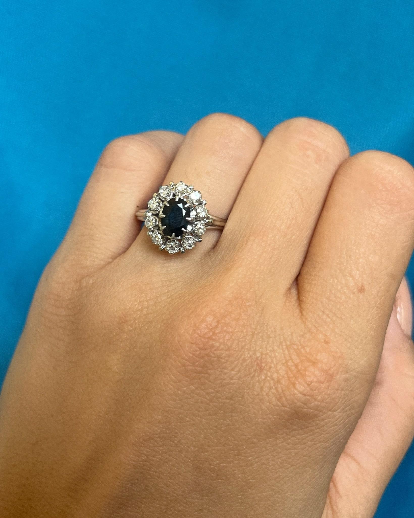 Anillo "Leilia" con margaritas de zafiro y diamantes