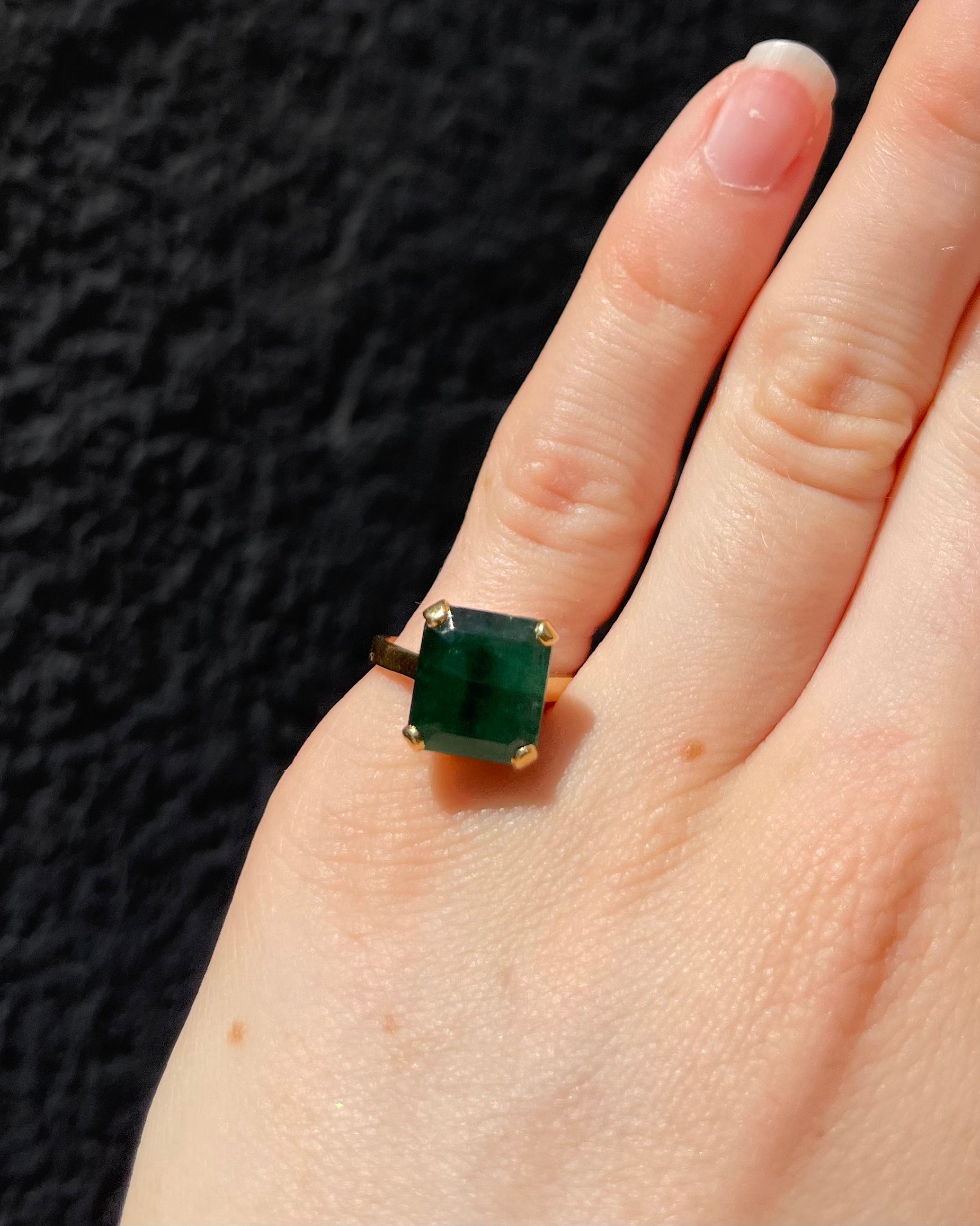 Anillo de cóctel esmeralda 5.40 quilates "Shay"