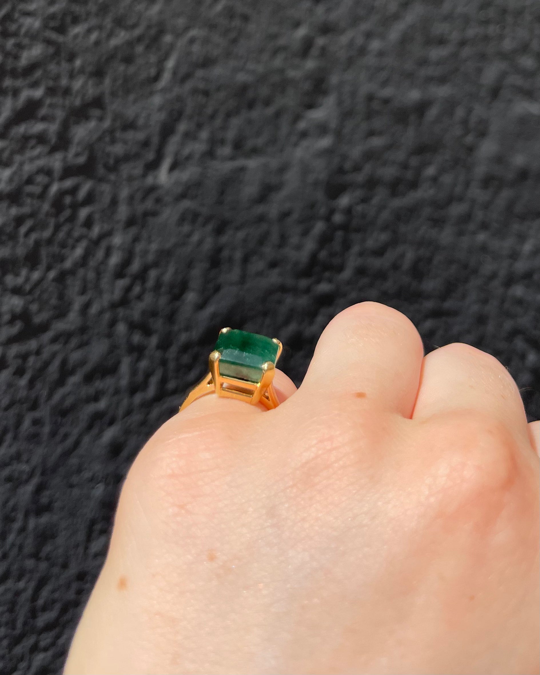Anillo de cóctel esmeralda 5.40 quilates "Shay"