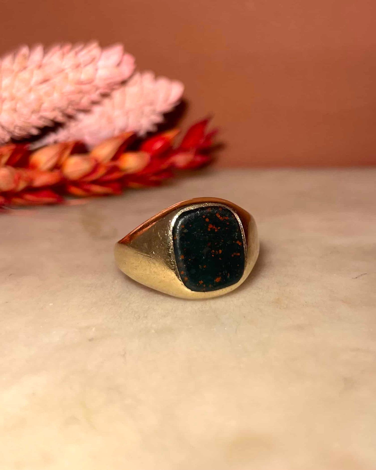 Anillo de sello de piedra de sangre &quot;Brayshawn&quot;