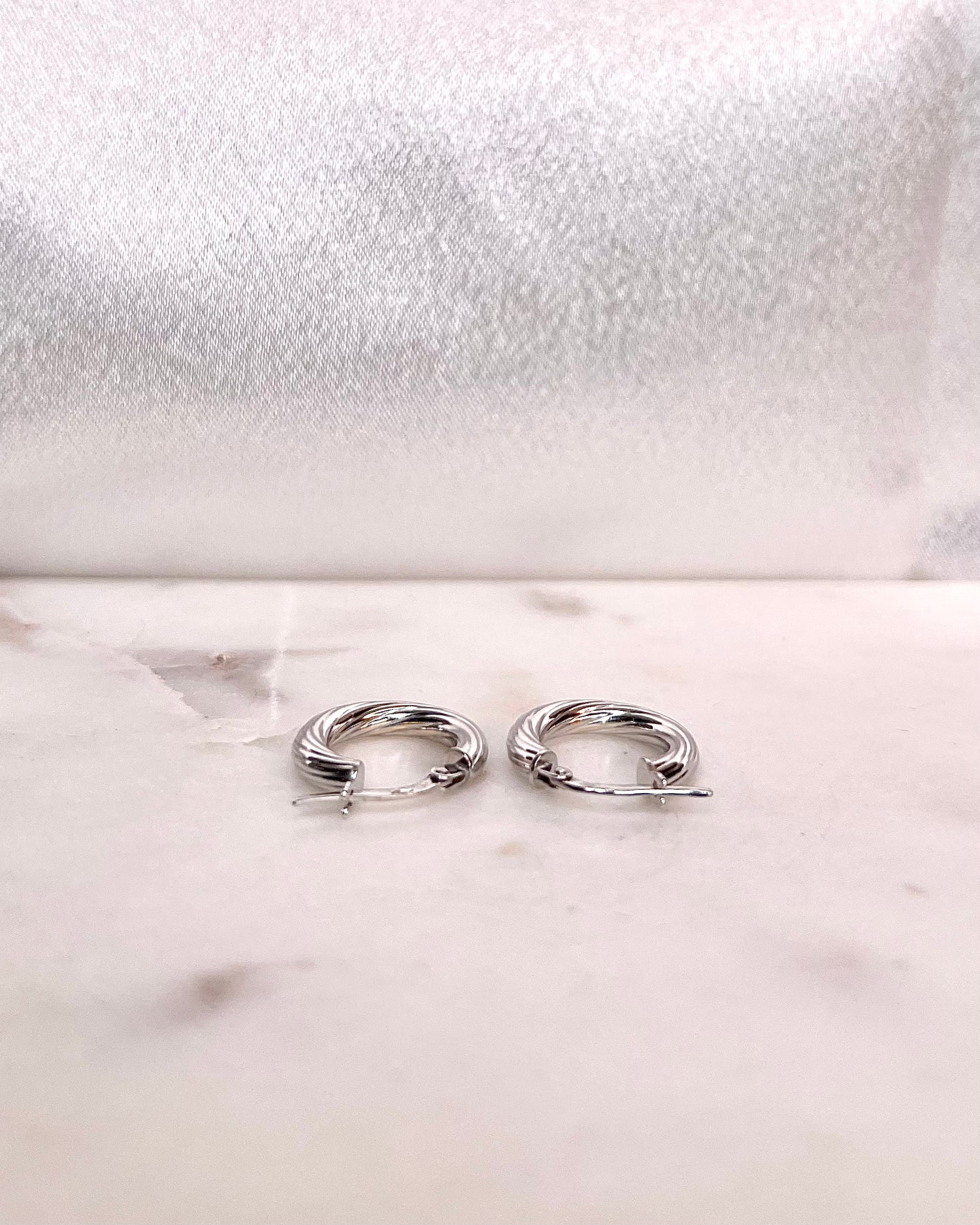 Creoles Or Gris 18 Carats &quot;Cléandre&quot;
