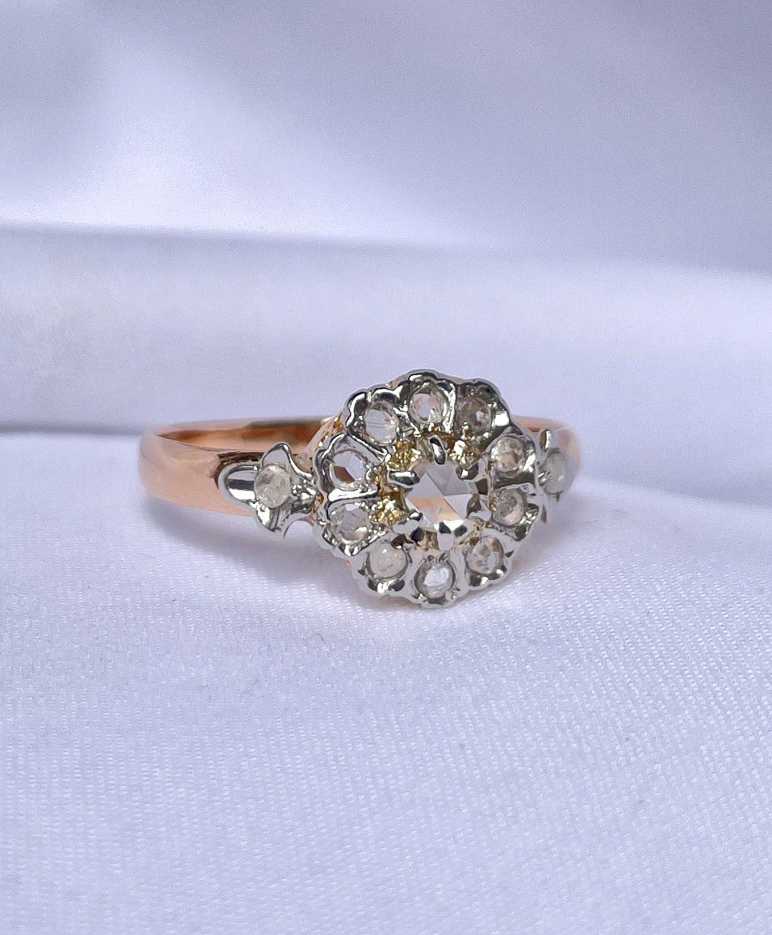 Anillo de margaritas con diamantes &quot;Elizabeth&quot;