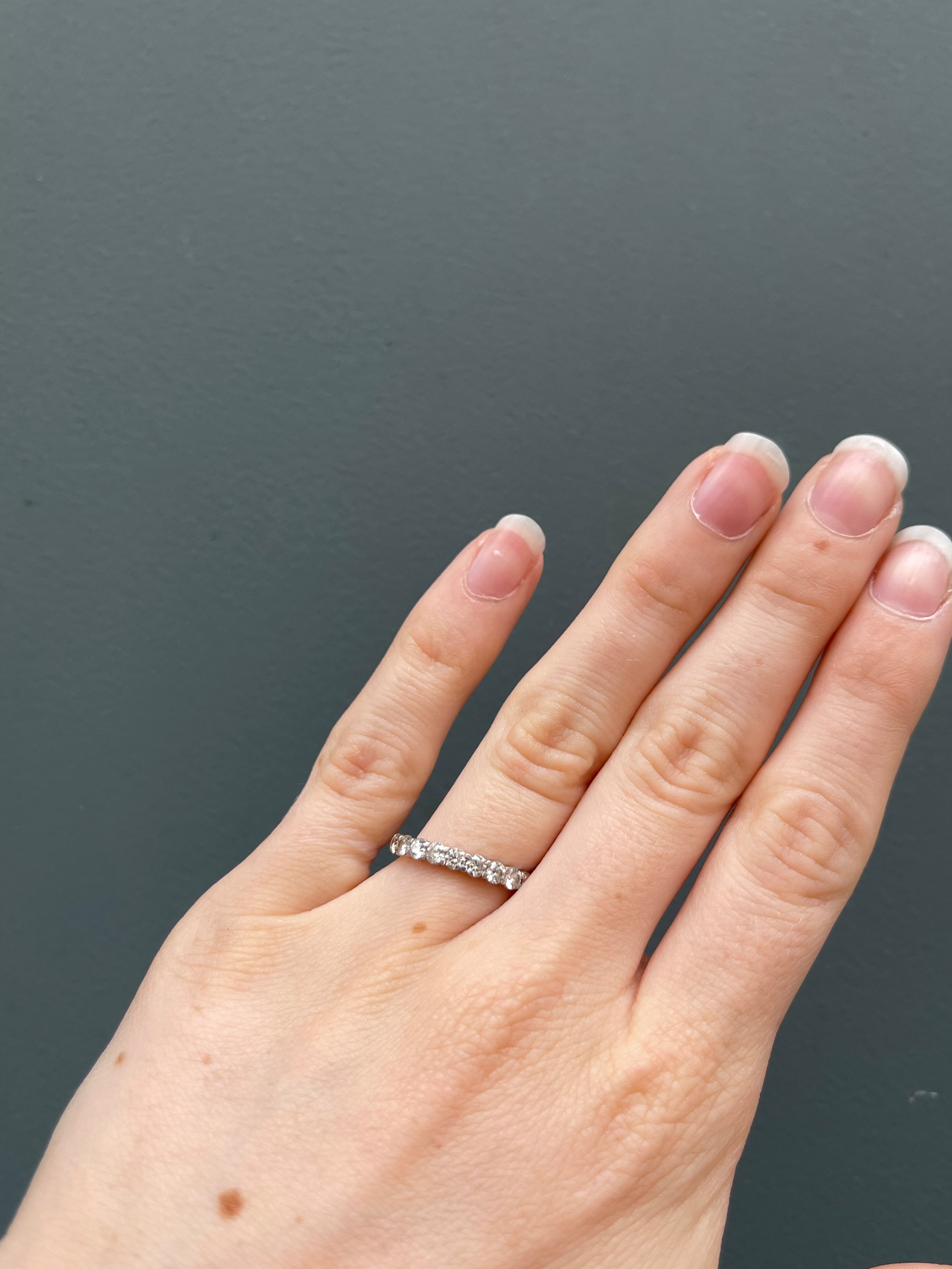 Anillo de media alianza con diamantes "Constance"
