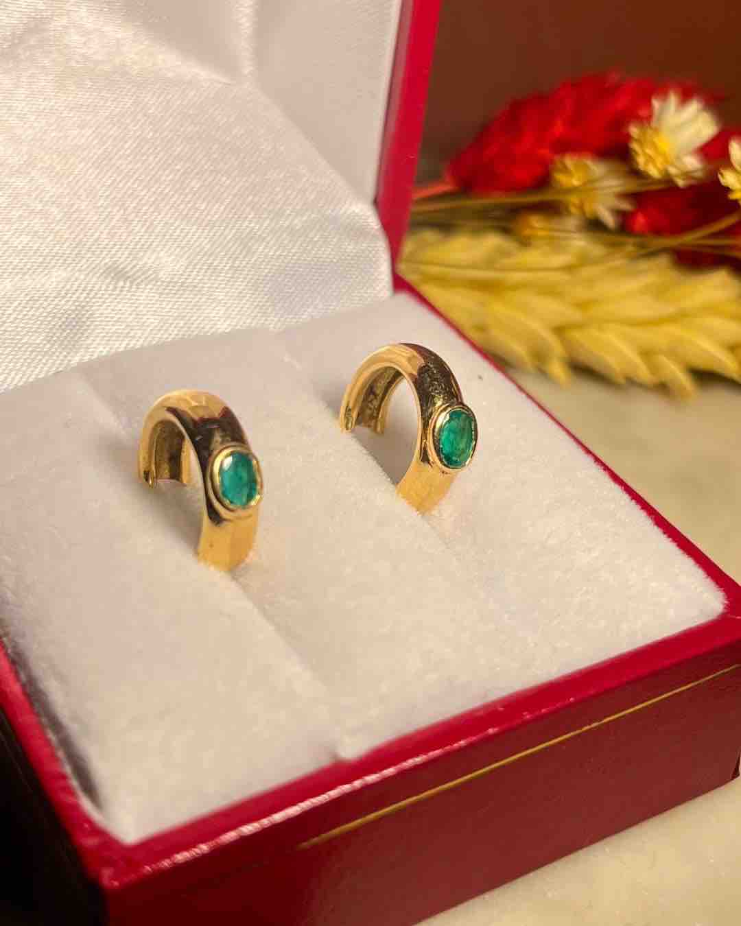 Pendientes vintage de medio aro de oro y esmeralda &quot;Albane&quot;