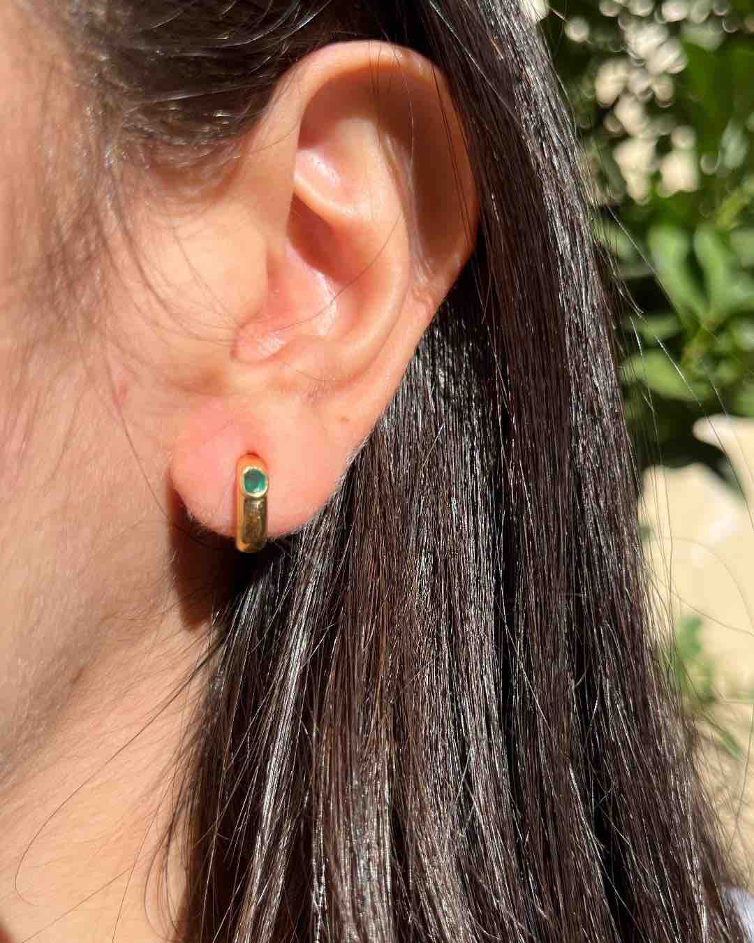 Pendientes vintage de medio aro de oro y esmeralda &quot;Albane&quot;