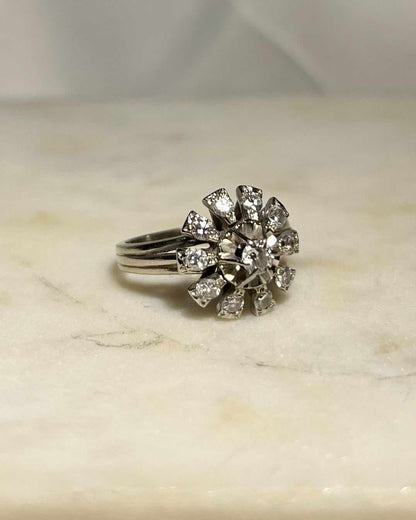 Anillo de margaritas con diamantes &quot;Alizée&quot;