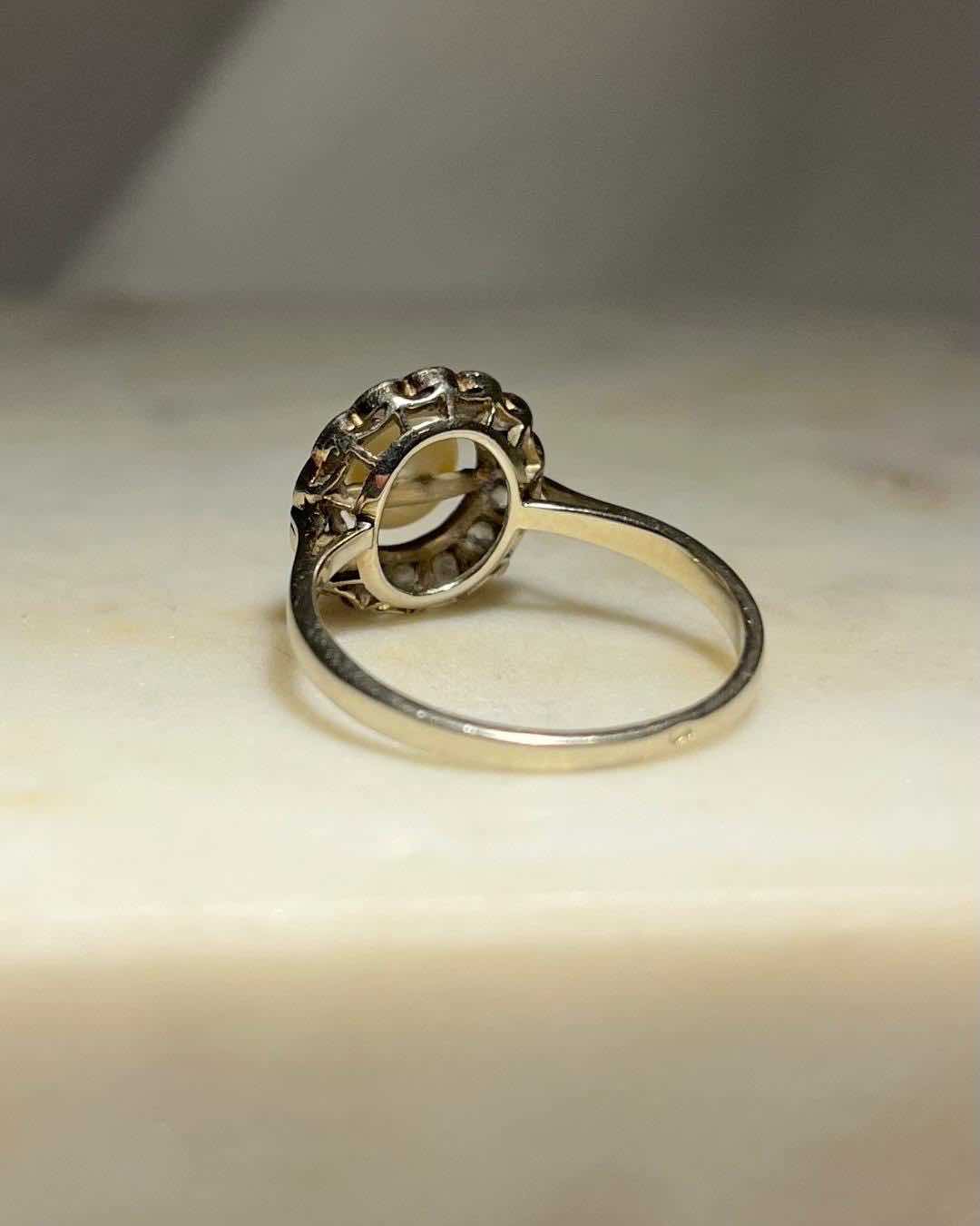 Anillo de margaritas de perla y diamantes &quot;Jenna&quot;