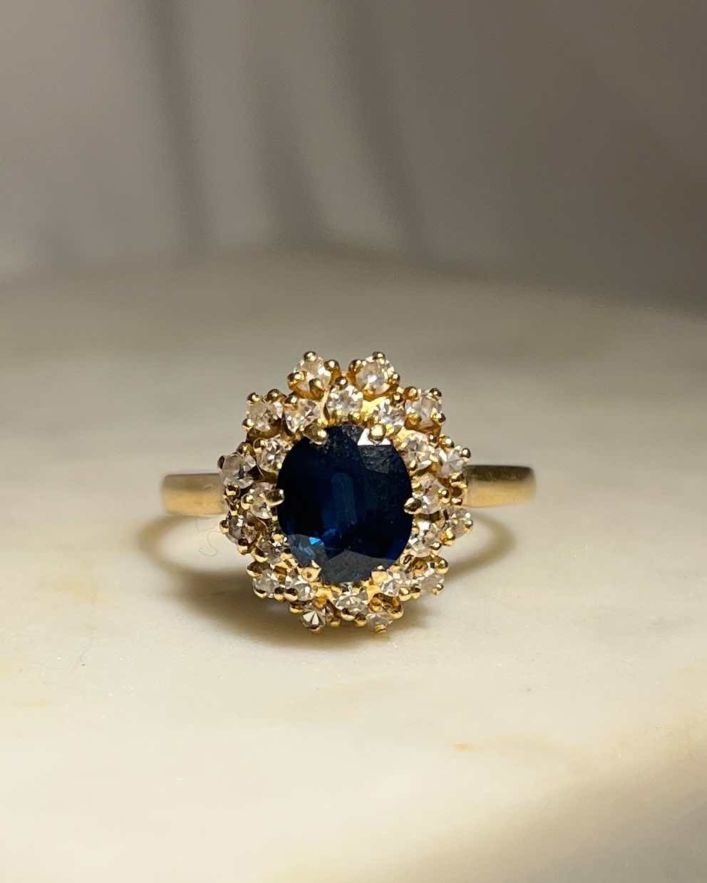 Anillo de margaritas con zafiro y diamantes "Aude"