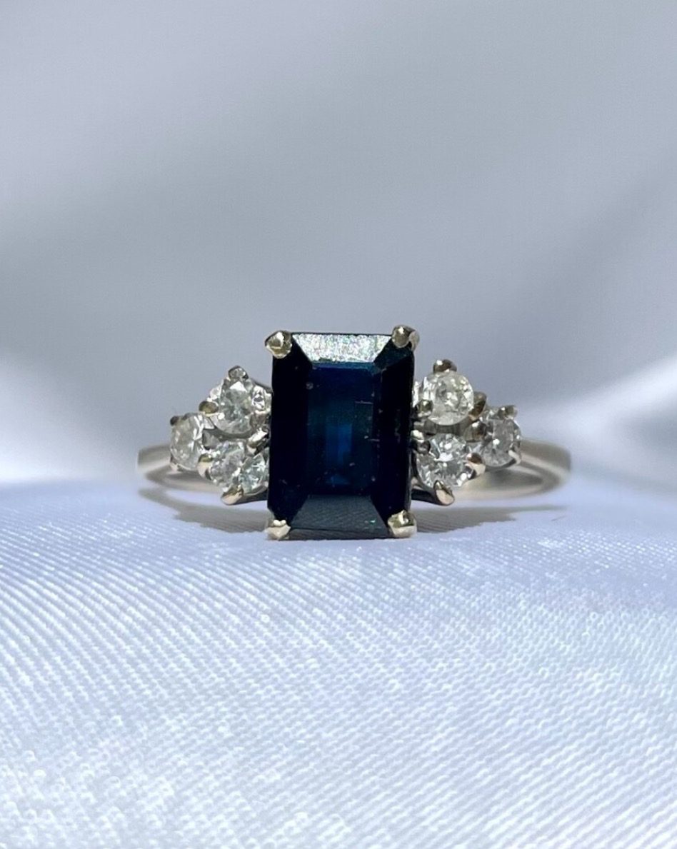 Anillo de zafiro y diamantes &quot;Palma&quot;