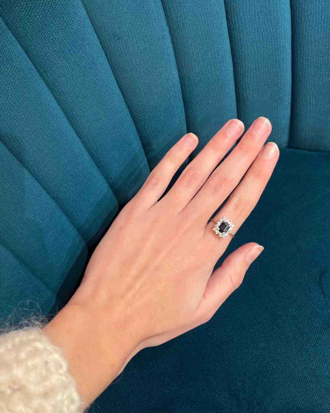 Anillo de margaritas con zafiro y diamantes &quot;Eliane&quot;