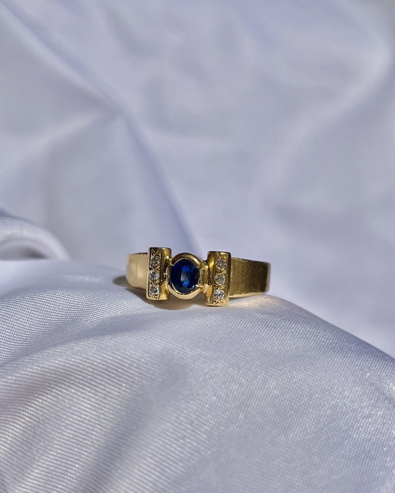 Anillo de zafiro y diamantes "Norah"