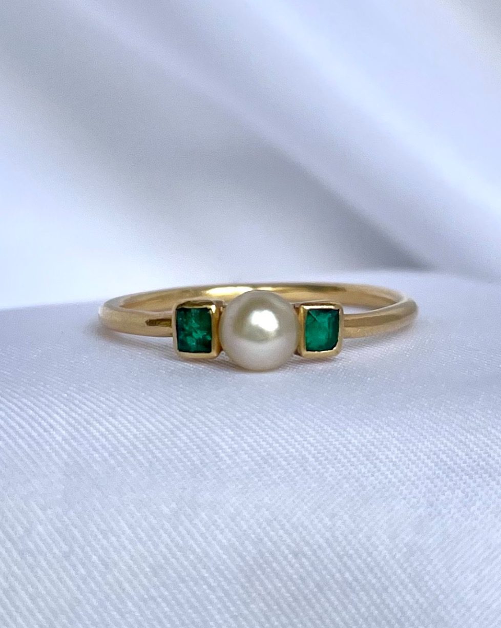 Anillo de perla y esmeralda &quot;Maé&quot;
