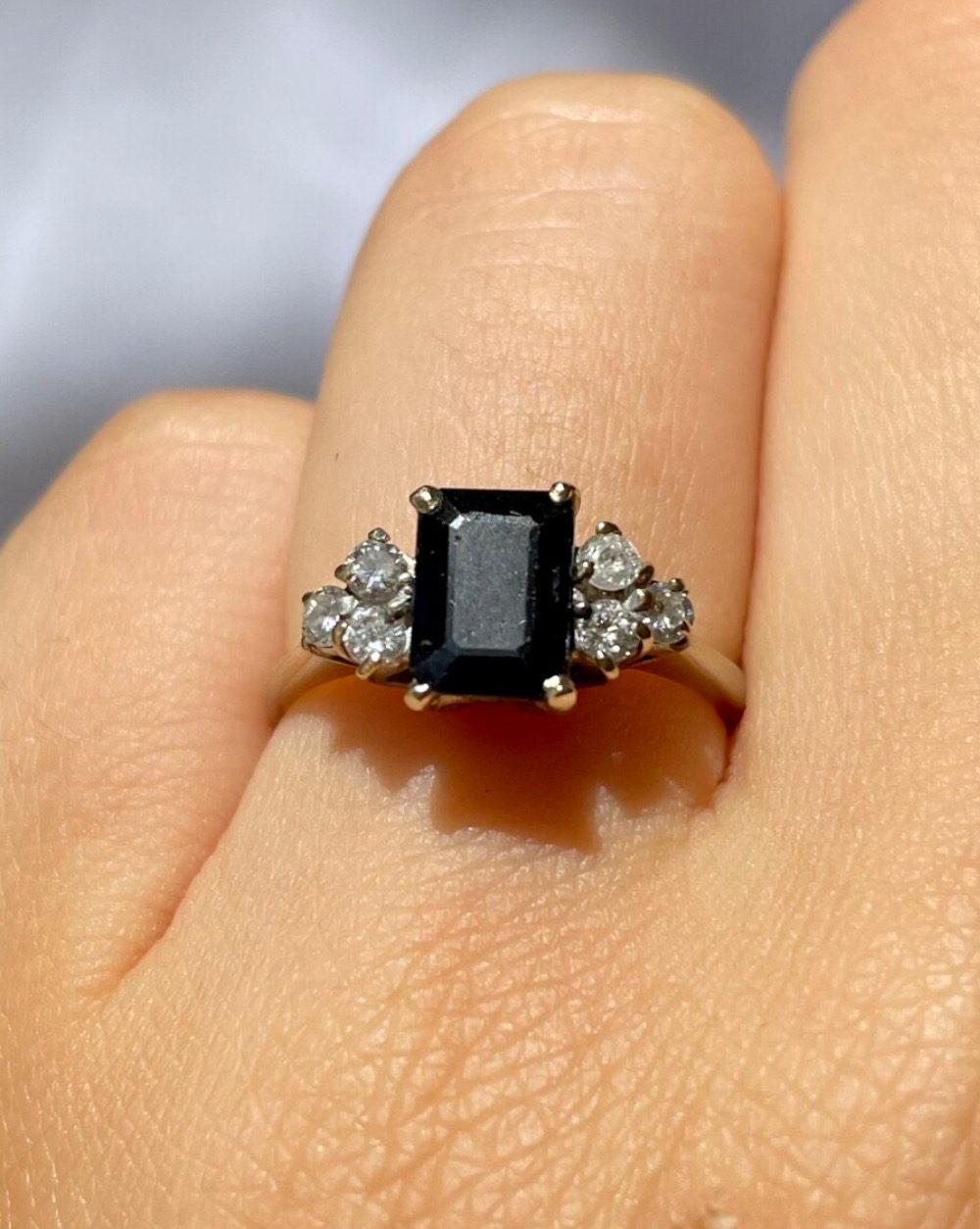 Anillo de zafiro y diamantes &quot;Palma&quot;