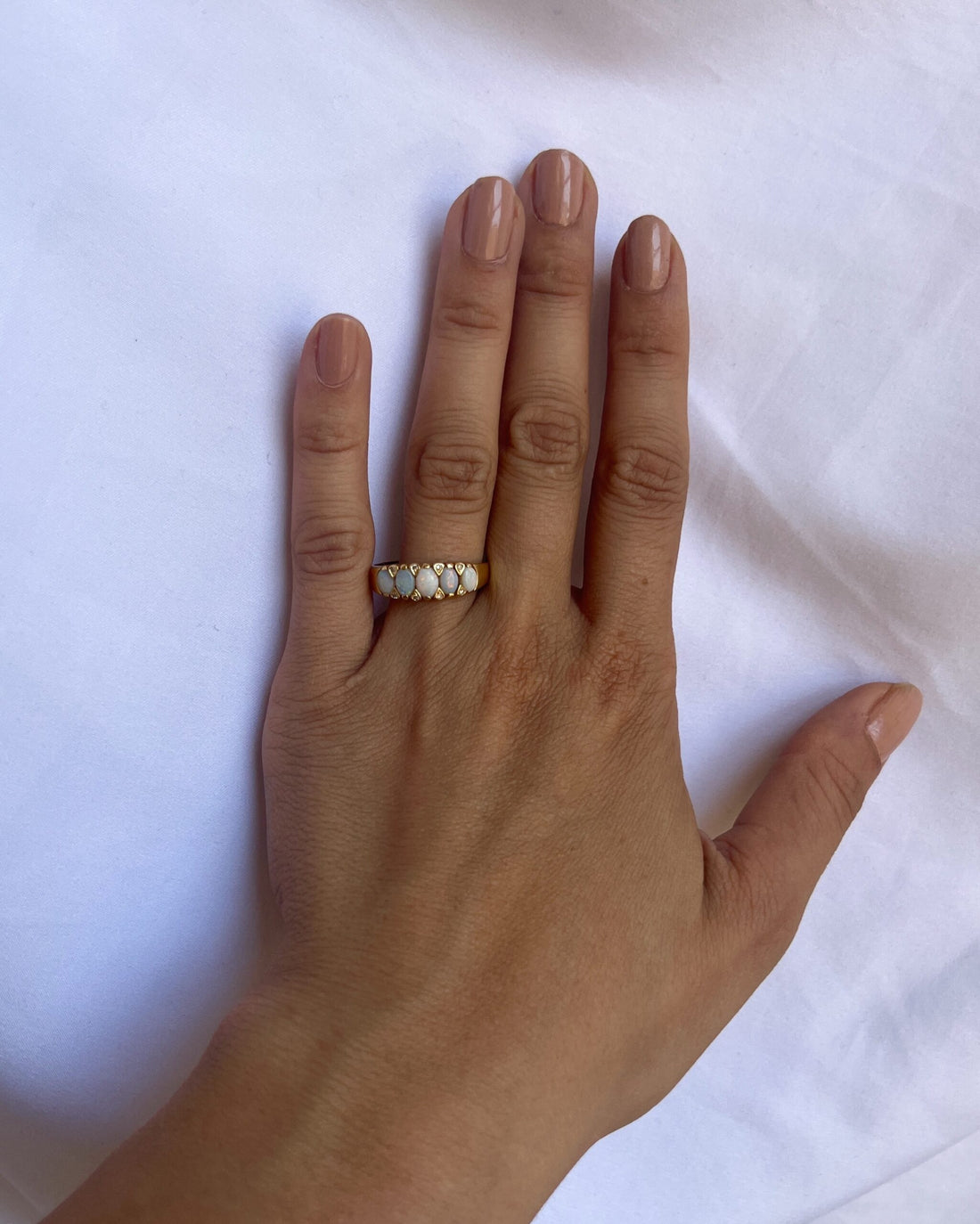 Anillo &quot;Charlotte&quot; con ópalos y diamantes