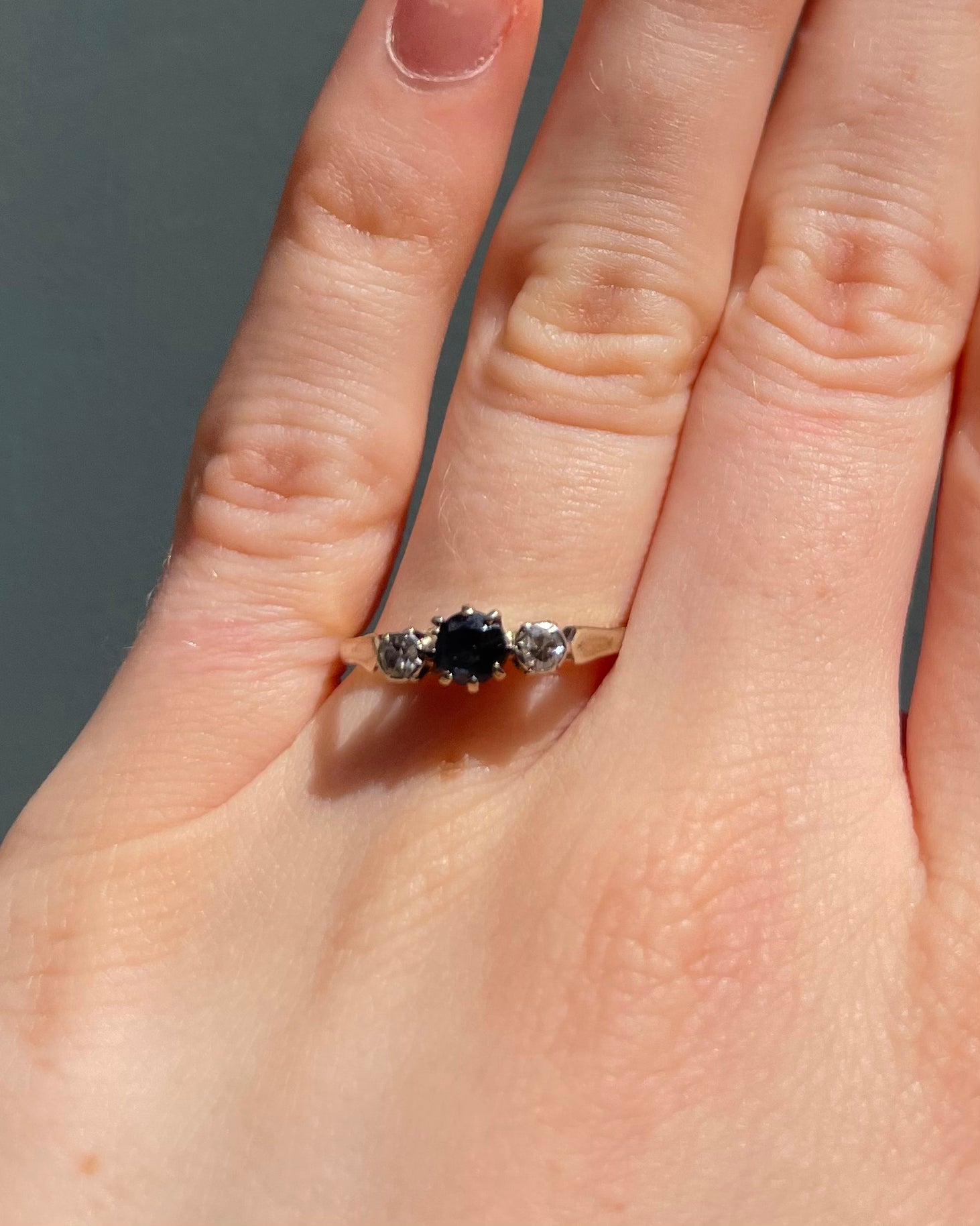 Anillo Trilogía Zafiro 0.40 Quilates y Diamantes "Gaïa"