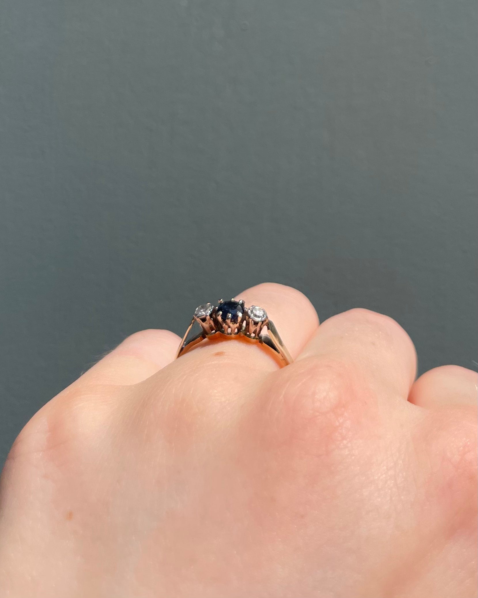 Anillo Trilogía Zafiro 0.40 Quilates y Diamantes "Gaïa"