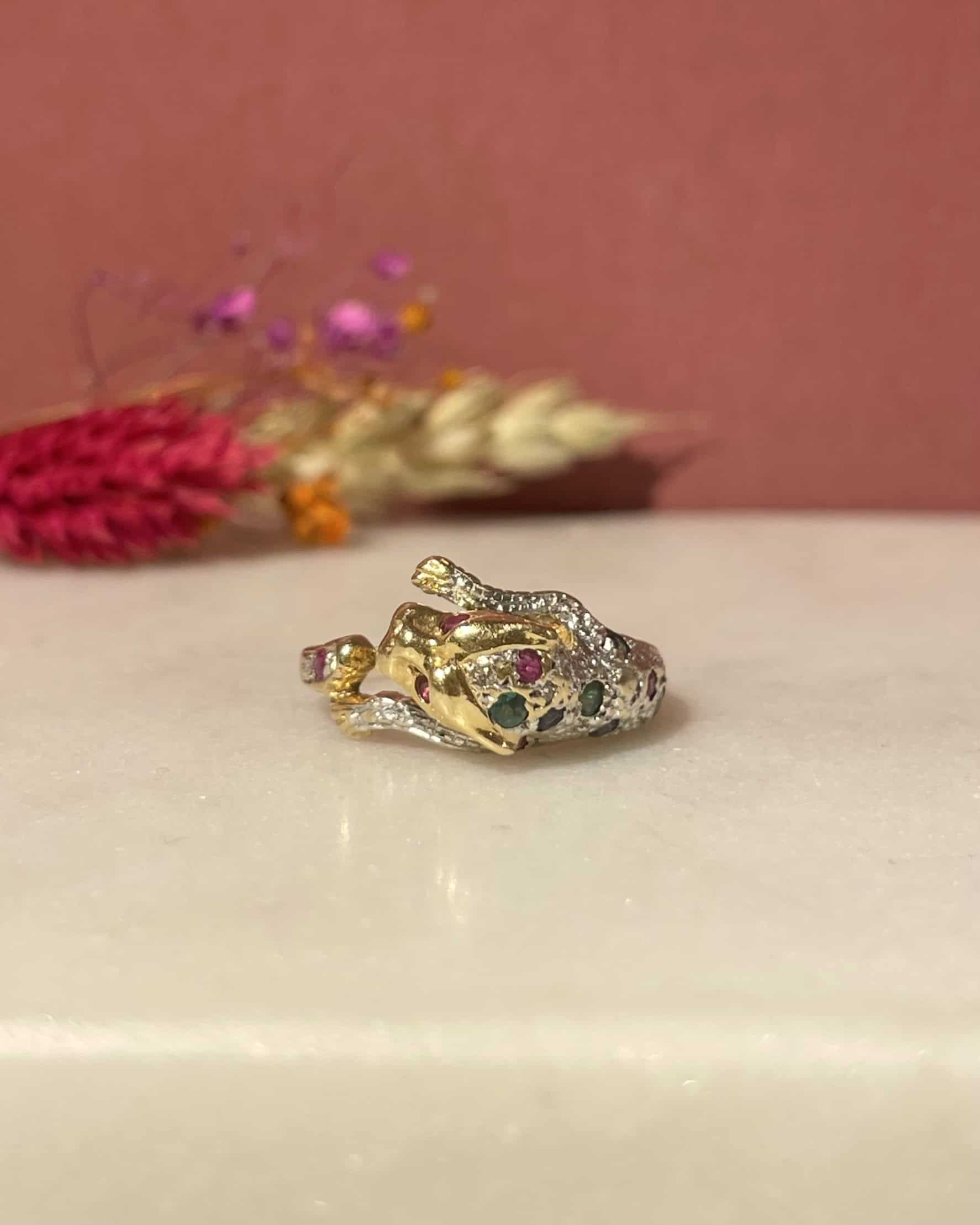 Bague Panthère Rubis, Émeraudes,Saphirs et Diamants "Nerina"