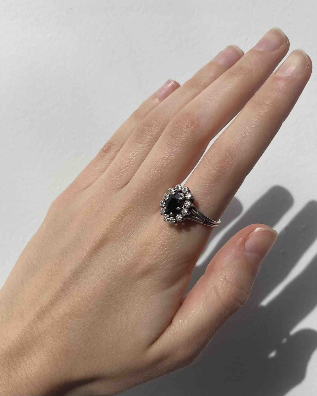 Anillo &quot;Noa&quot; con margaritas de zafiro y diamantes de 1,30 quilates