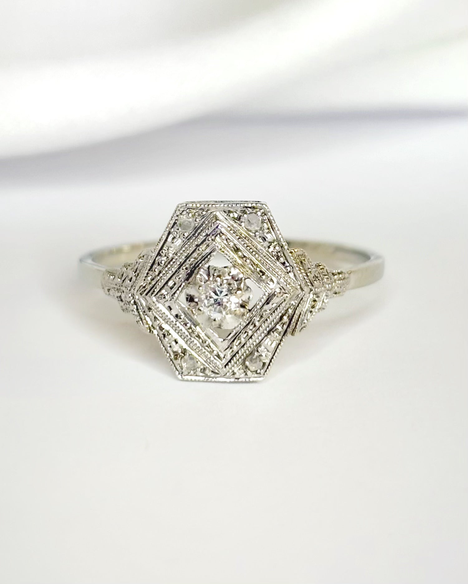 Anillo Art Decó con diamantes "Marylin"