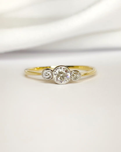 0.39 Carat Diamond Trilogy Ring "Salomé"