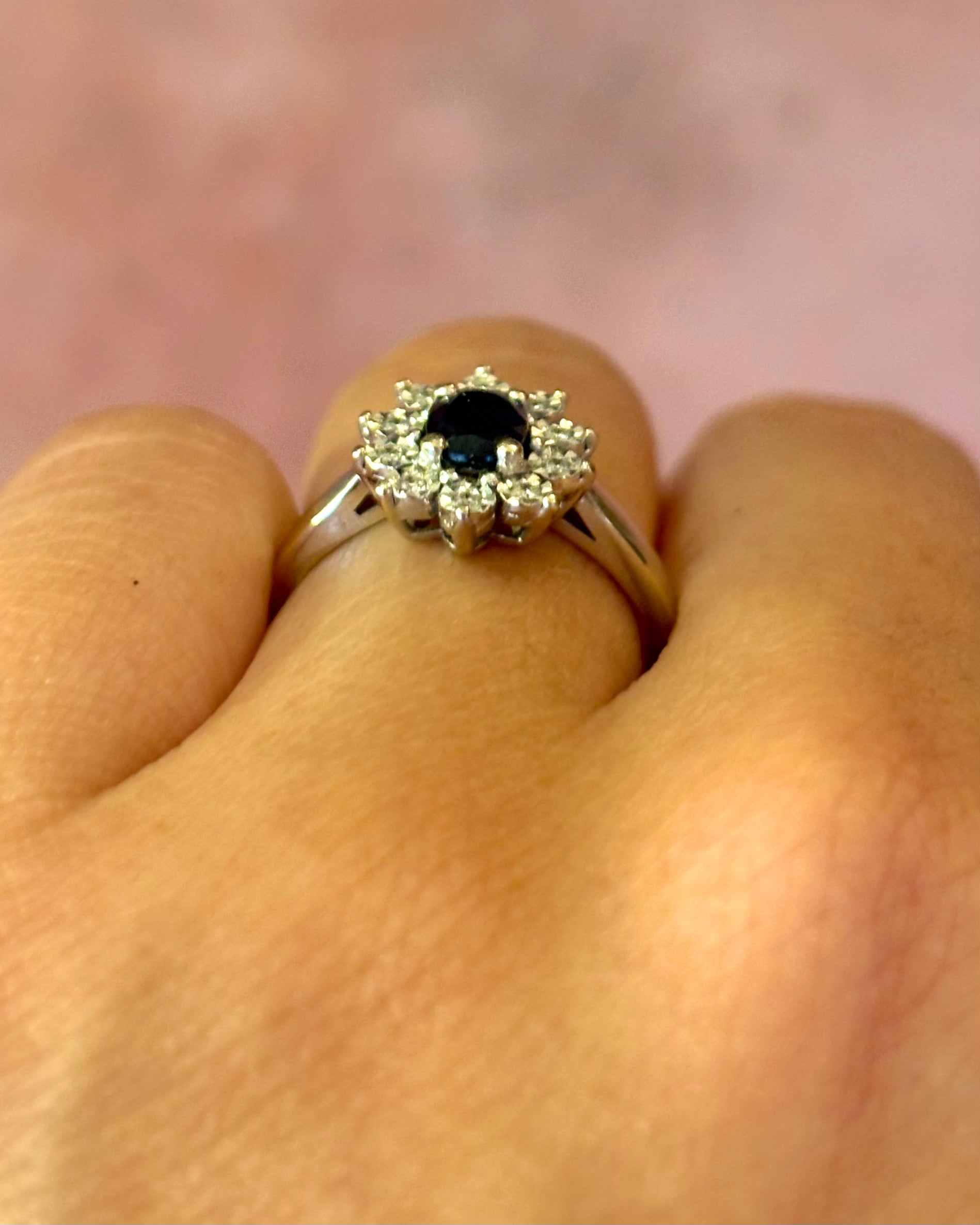 Marguerite Sapphire &amp; Diamonds Ring "Pavanne"
