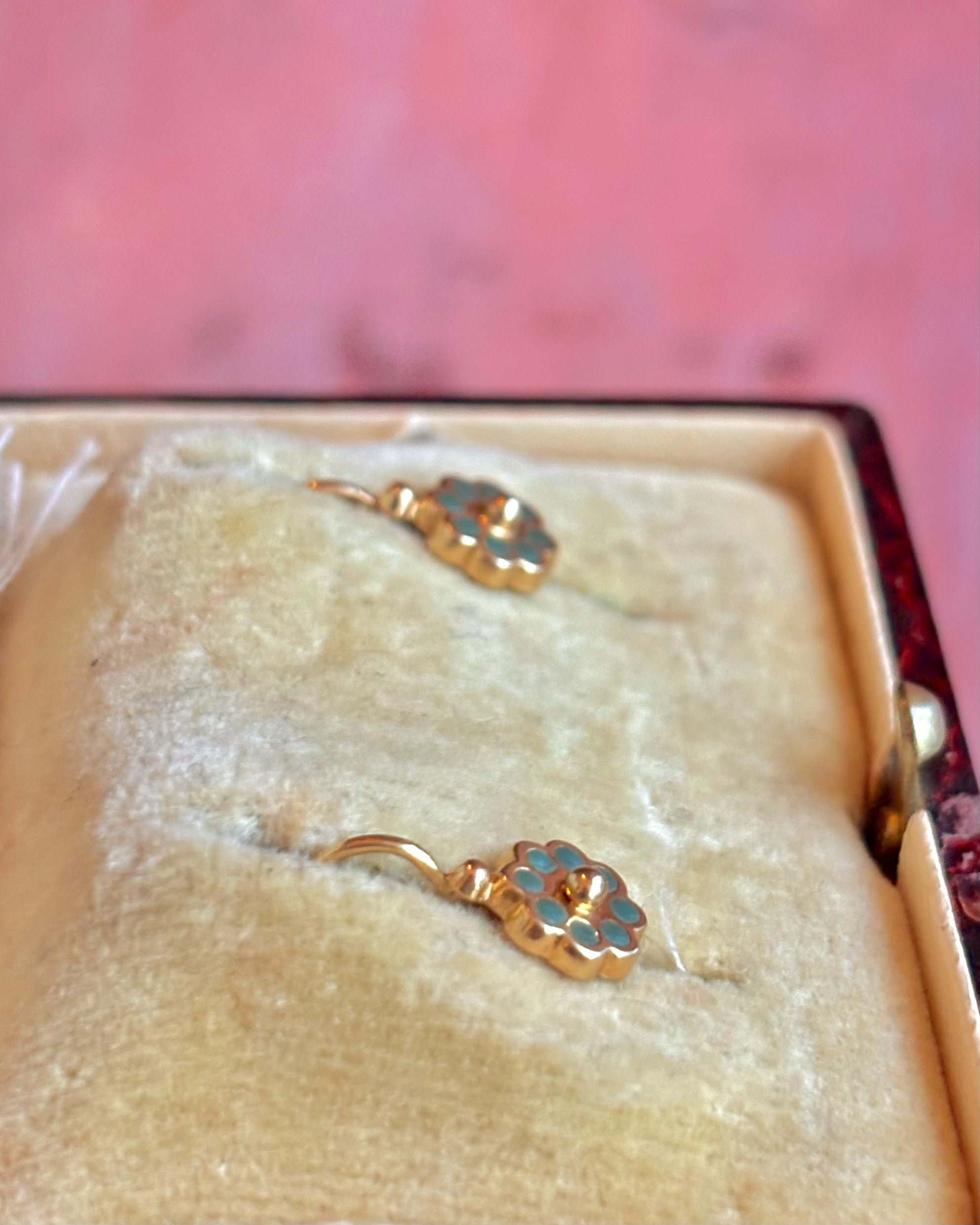 Green Enamel Sleeping Earrings "Donny"