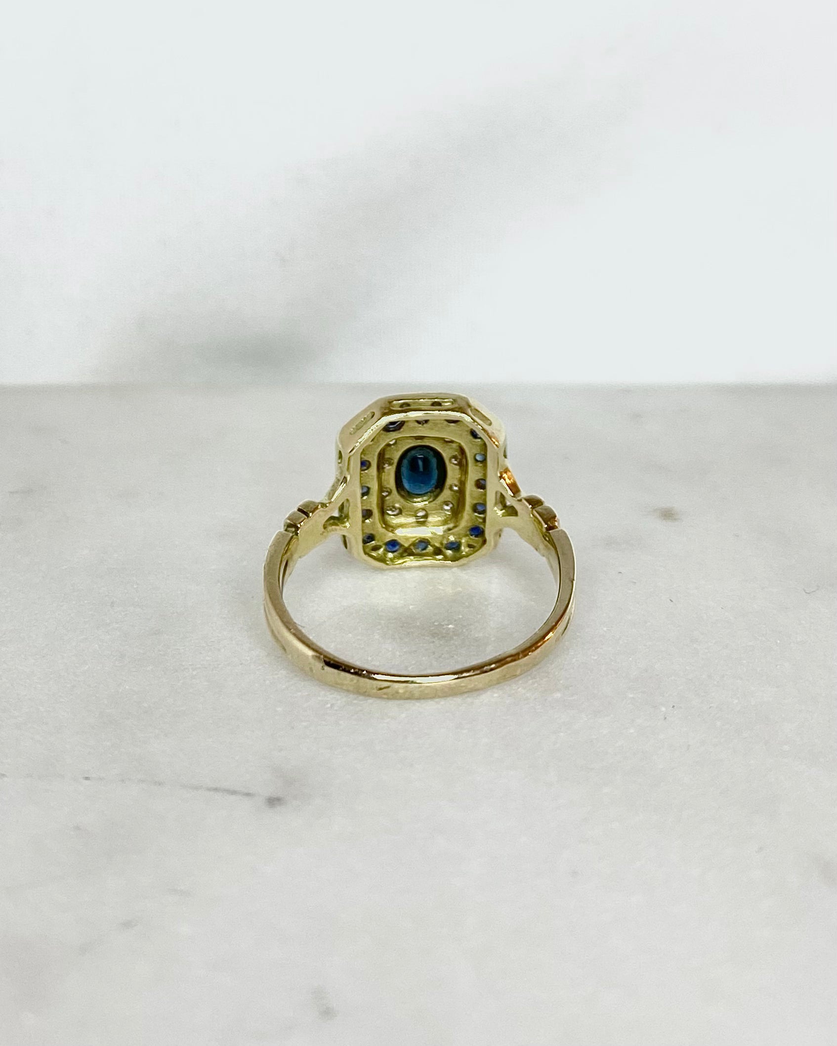 Anillo estilo Art Déco zafiros y diamantes "Nyssa"