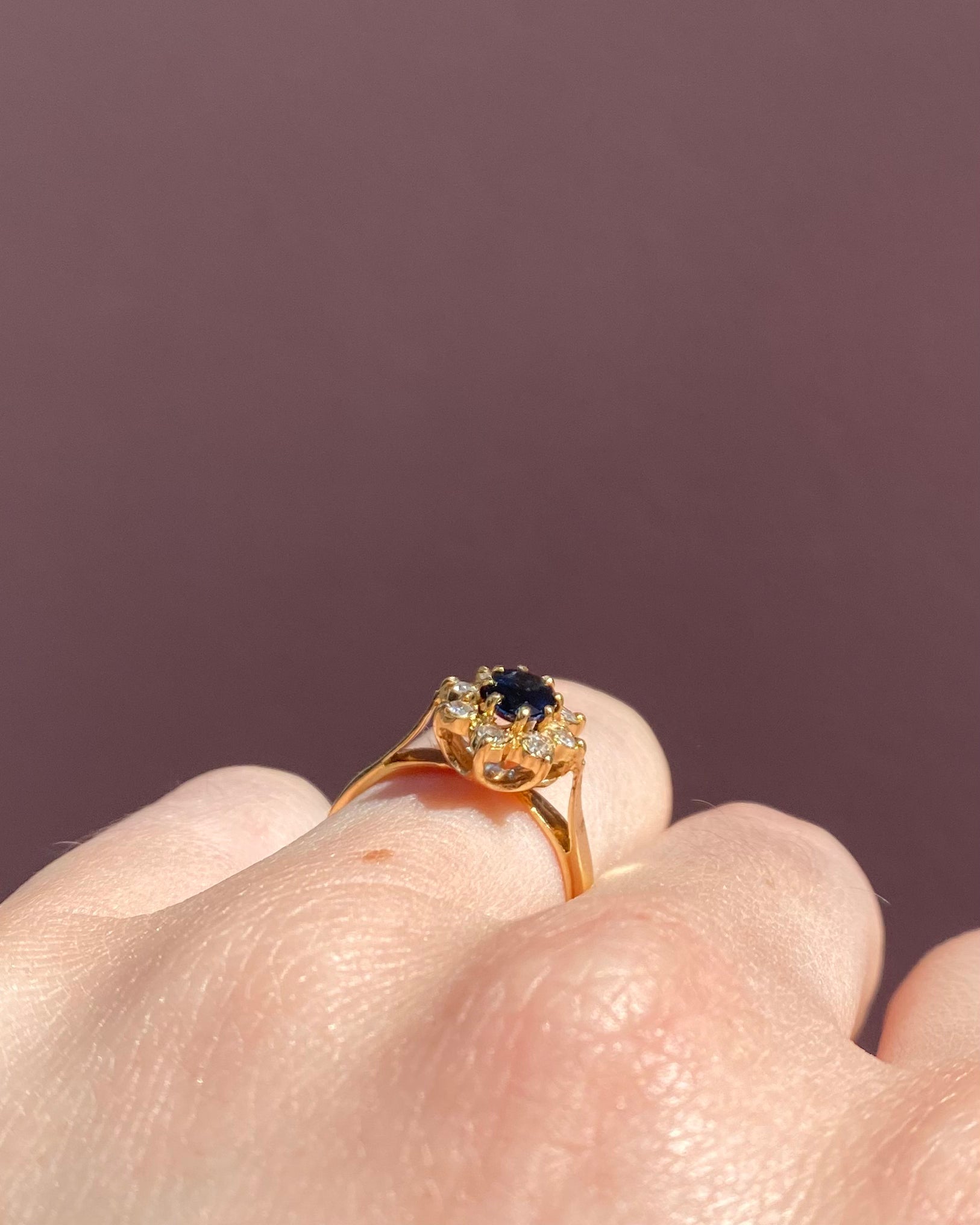 Anillo Margarita Zafiro 0.80 quilates y Diamantes "Miel"