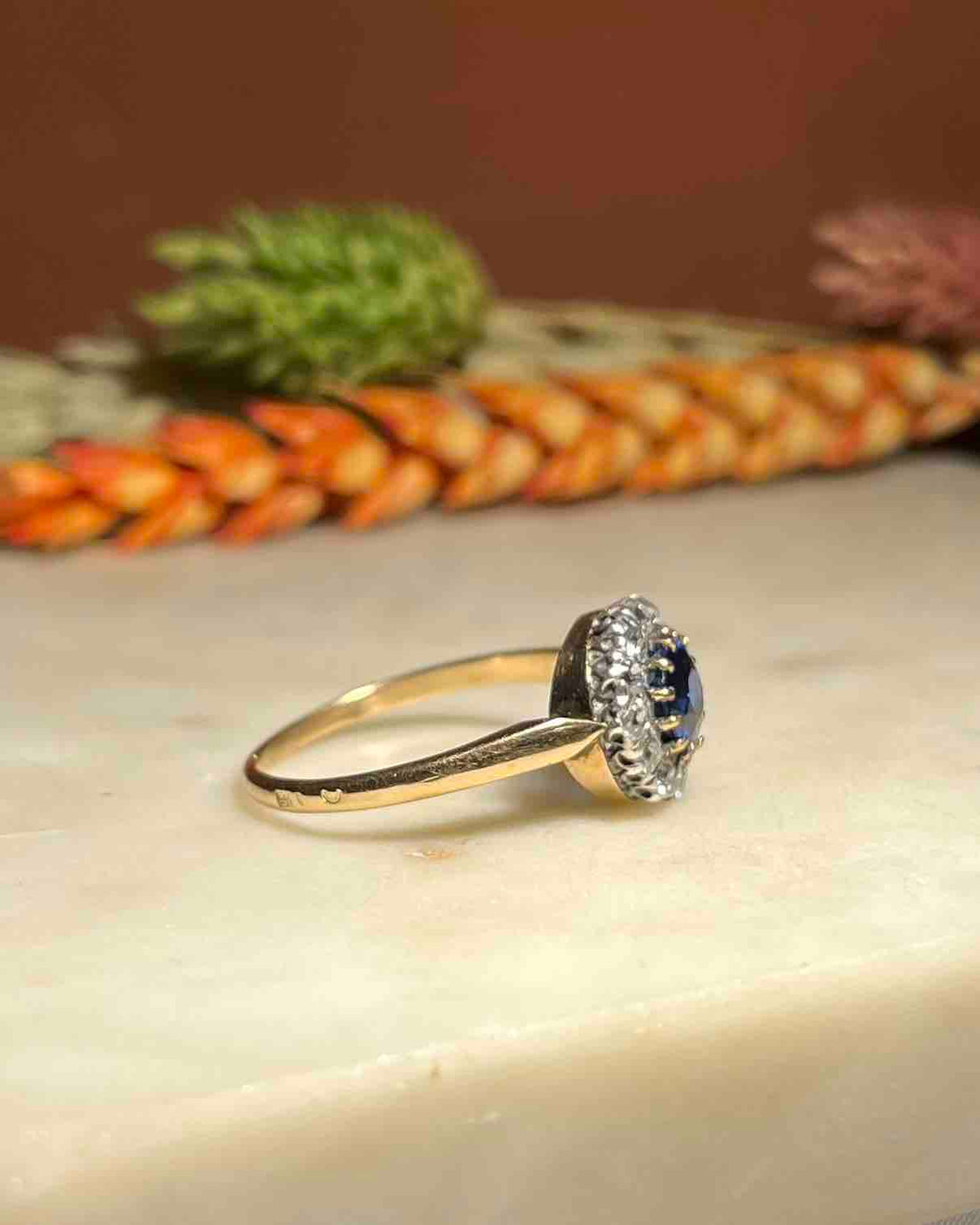 Bague Marguerite Saphir Vivid Blue &amp; Diamants &quot;Amal&quot;