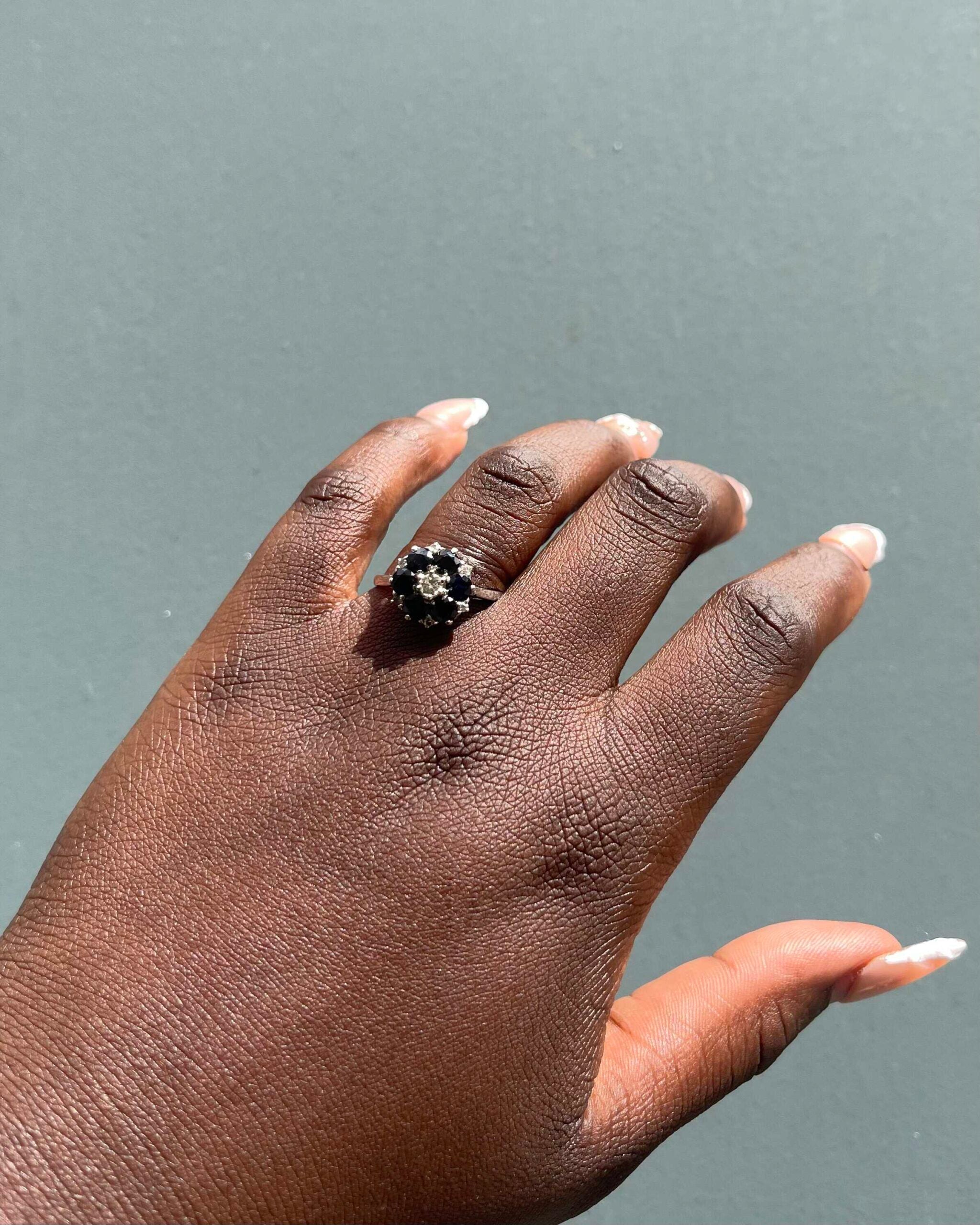 Bague Marguerite Saphir 1.80 carat &amp; Diamants "Flora" - Elliade Paris