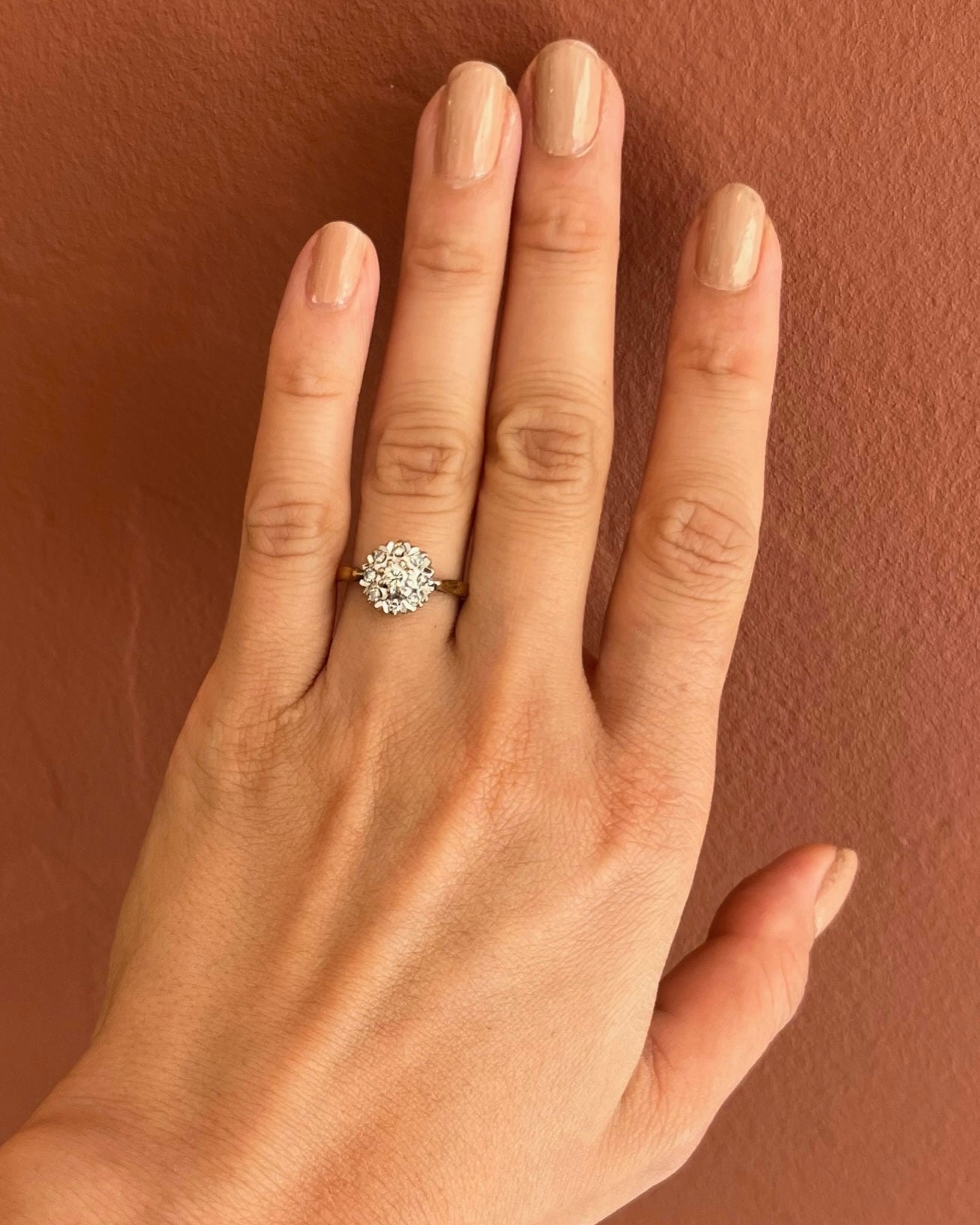 Anillo de margaritas con diamantes &quot;Nuri&quot;