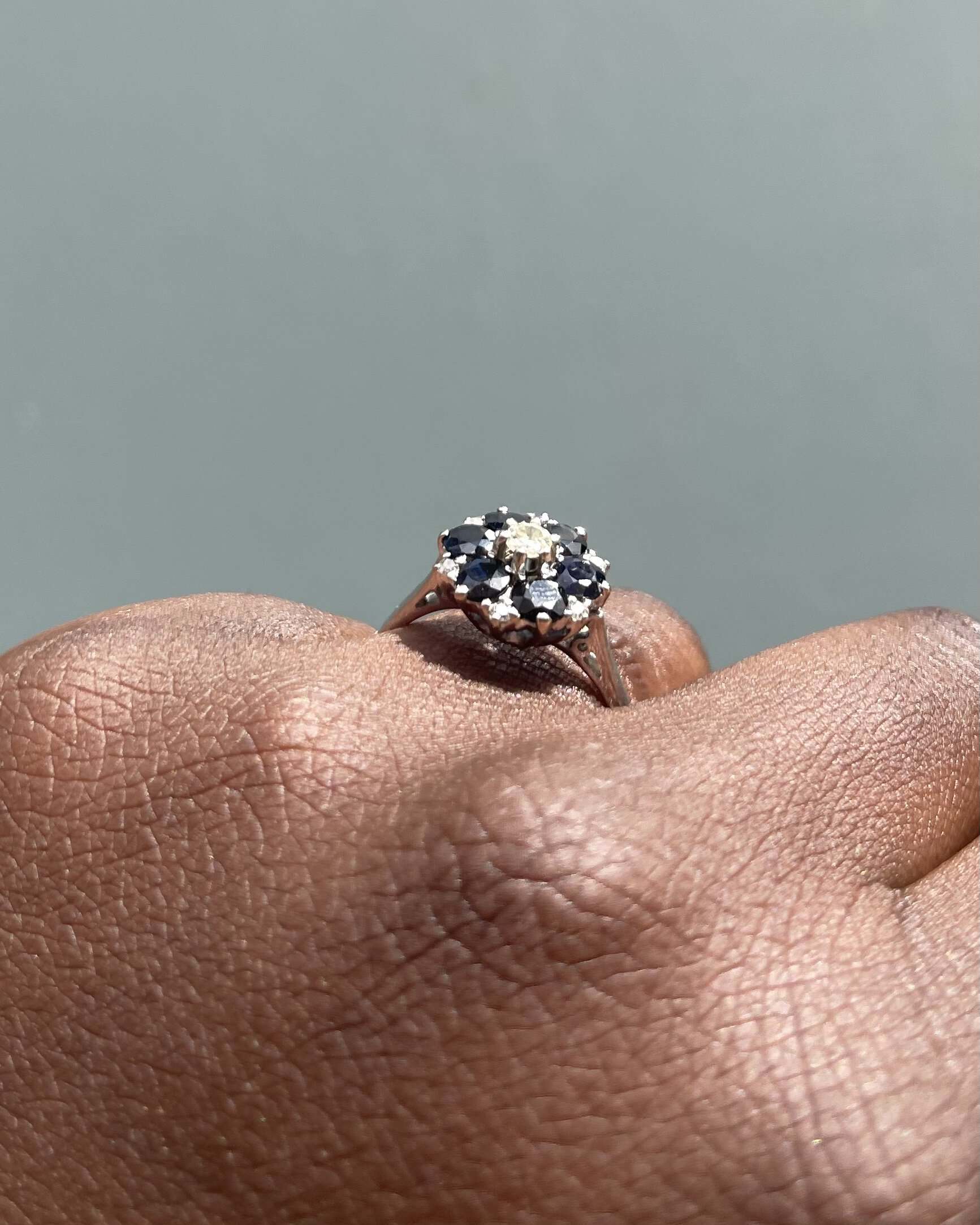 Bague Marguerite Saphir 1.80 carat &amp; Diamants "Flora" - Elliade Paris