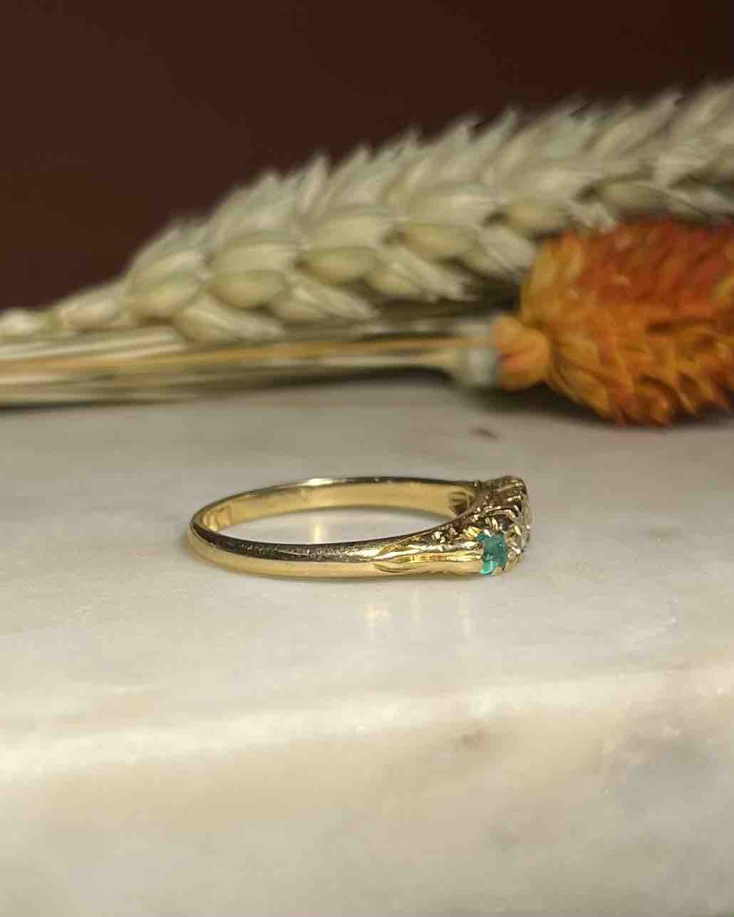 "Belen" emerald and diamond river ring