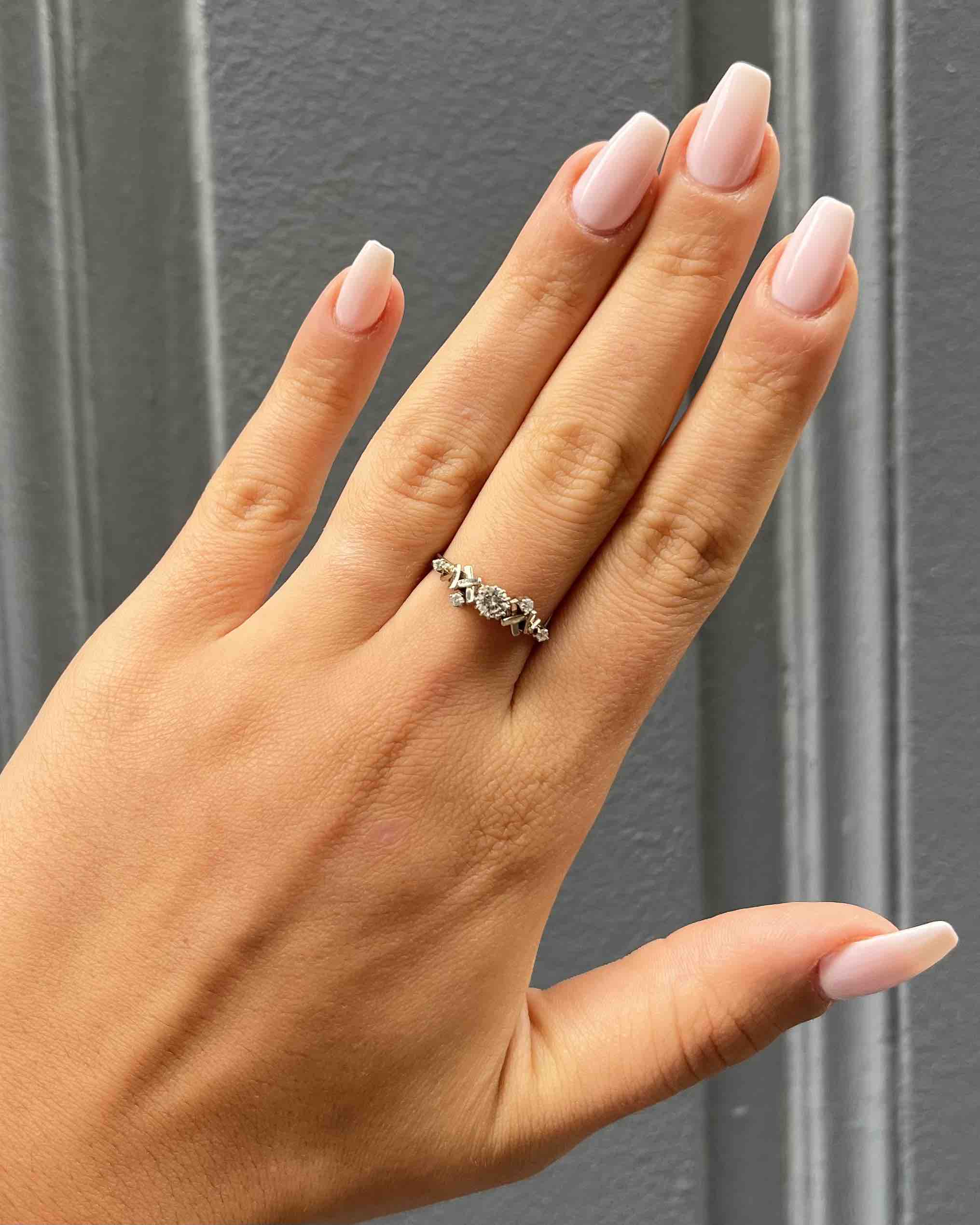 Anillo de compromiso con diamantes "Ambrine"