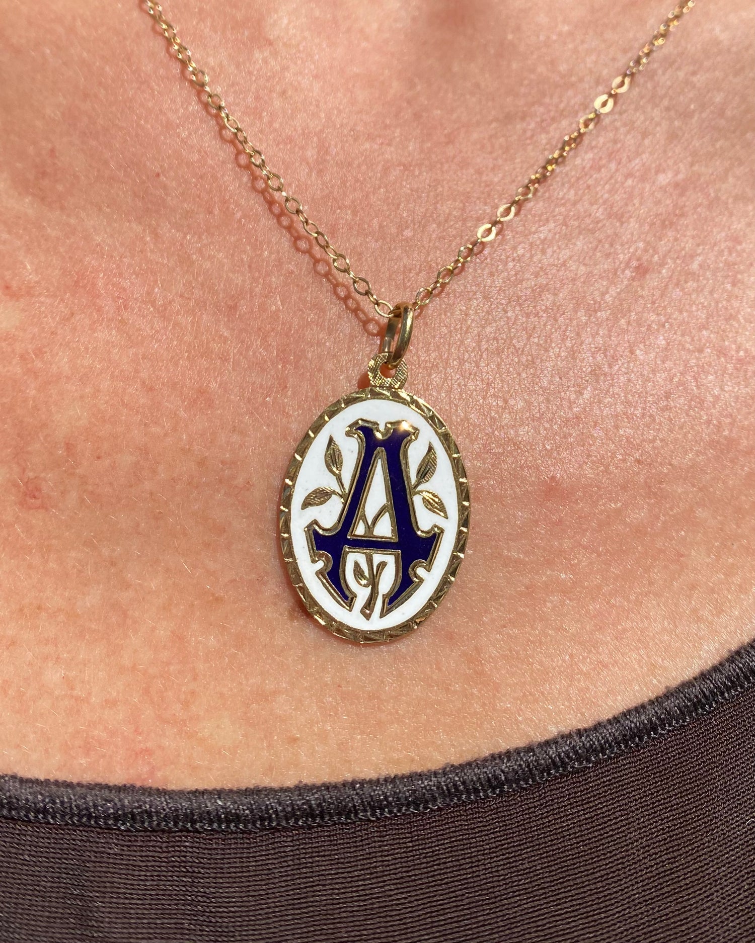 Pendentif Or Jaune 18 carats &amp; émail  &quot;Aséane&quot;