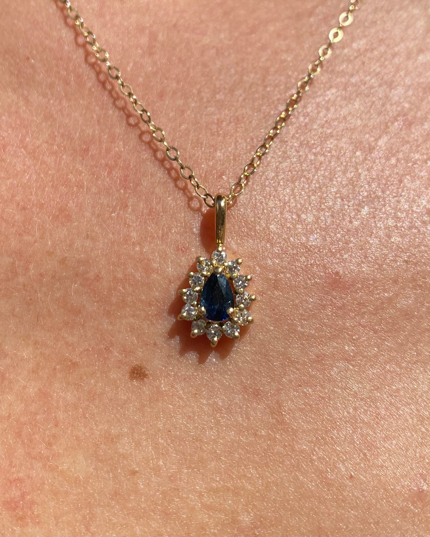 Pendentif Marguerite Saphir Goutte &amp; Diamants &quot;Mirelda&quot;