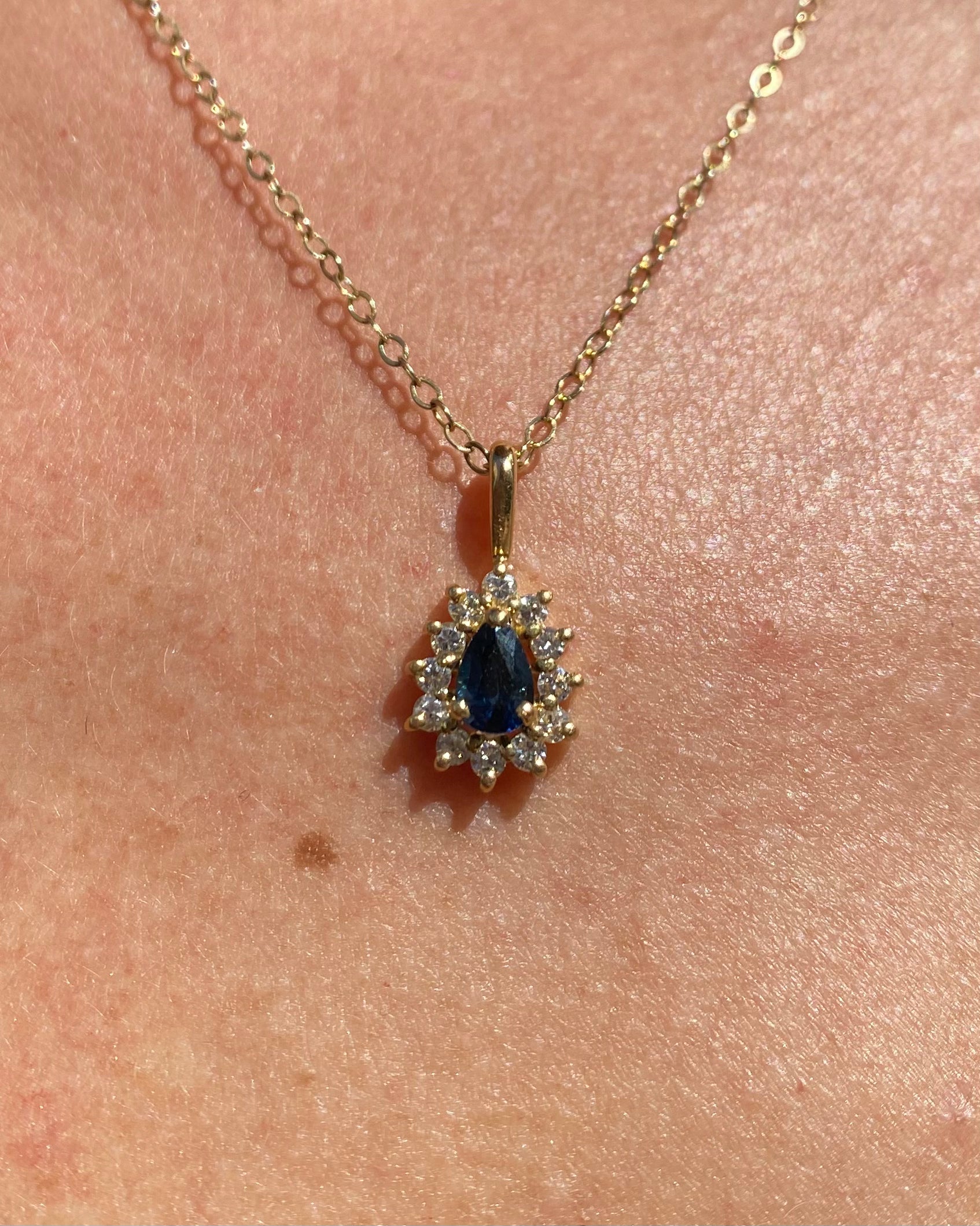 Daisy Sapphire Drop &amp; Diamonds Pendant "Mirelda"