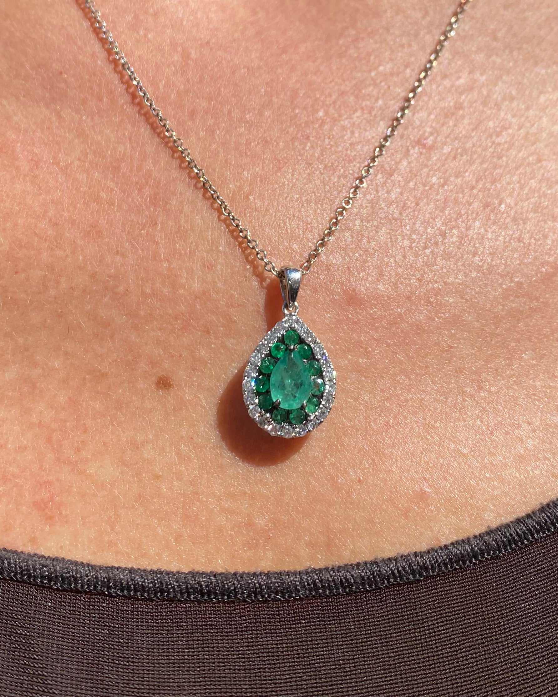 Daisy Pendant Emeralds 1.14 carat &amp; Diamonds "Solènea"