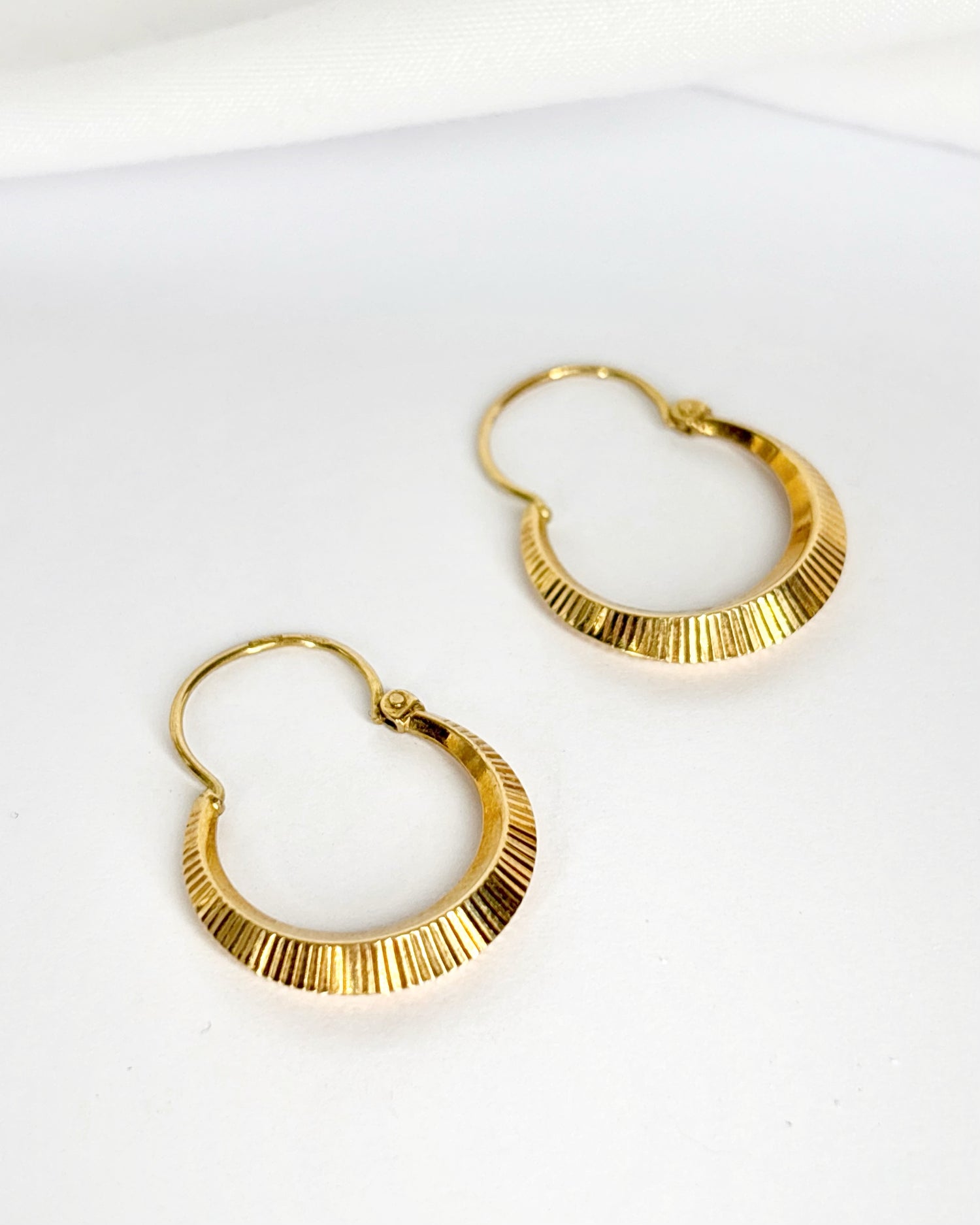 Pendientes de aro de oro amarillo 18 quilates "Priyanka"