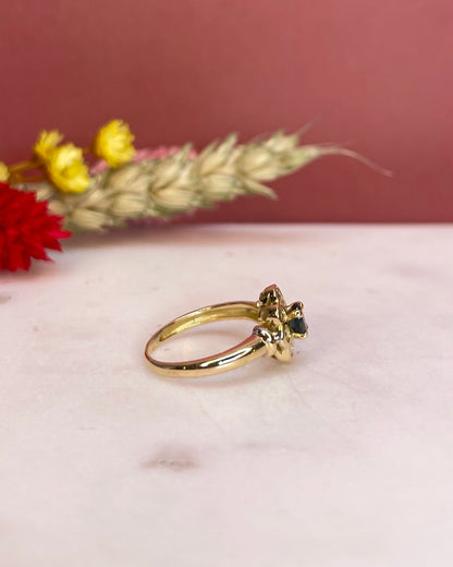 Bague Marguerite Saphir &amp; Diamants &quot;Cabbalia&quot; - Elliade Paris
