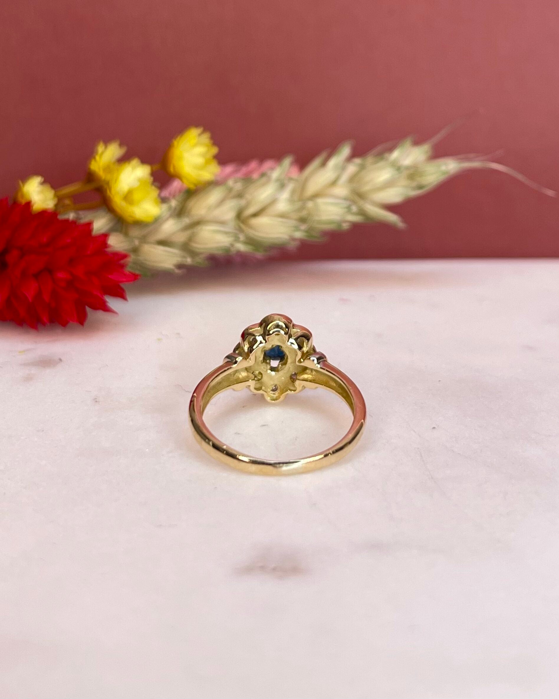 Bague Marguerite Saphir &amp; Diamants "Cabbalia" - Elliade Paris