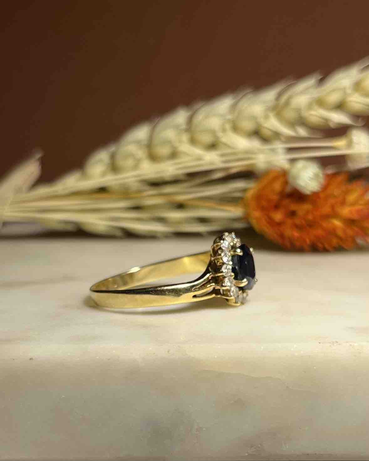 1 carat sapphire &amp;amp; diamond daisy ring "Jaya"