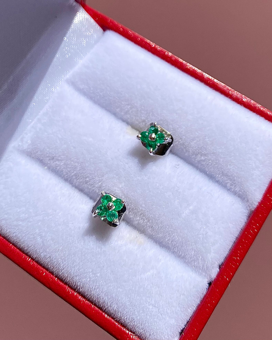 Puces Emeraudes 0.08 carat &quot;Aélina&quot;