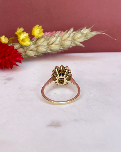 Bague Marguerite Saphir 0.71 Carat &amp; Diamants 0.24 Carat &quot;Karmel&quot; - Elliade Paris