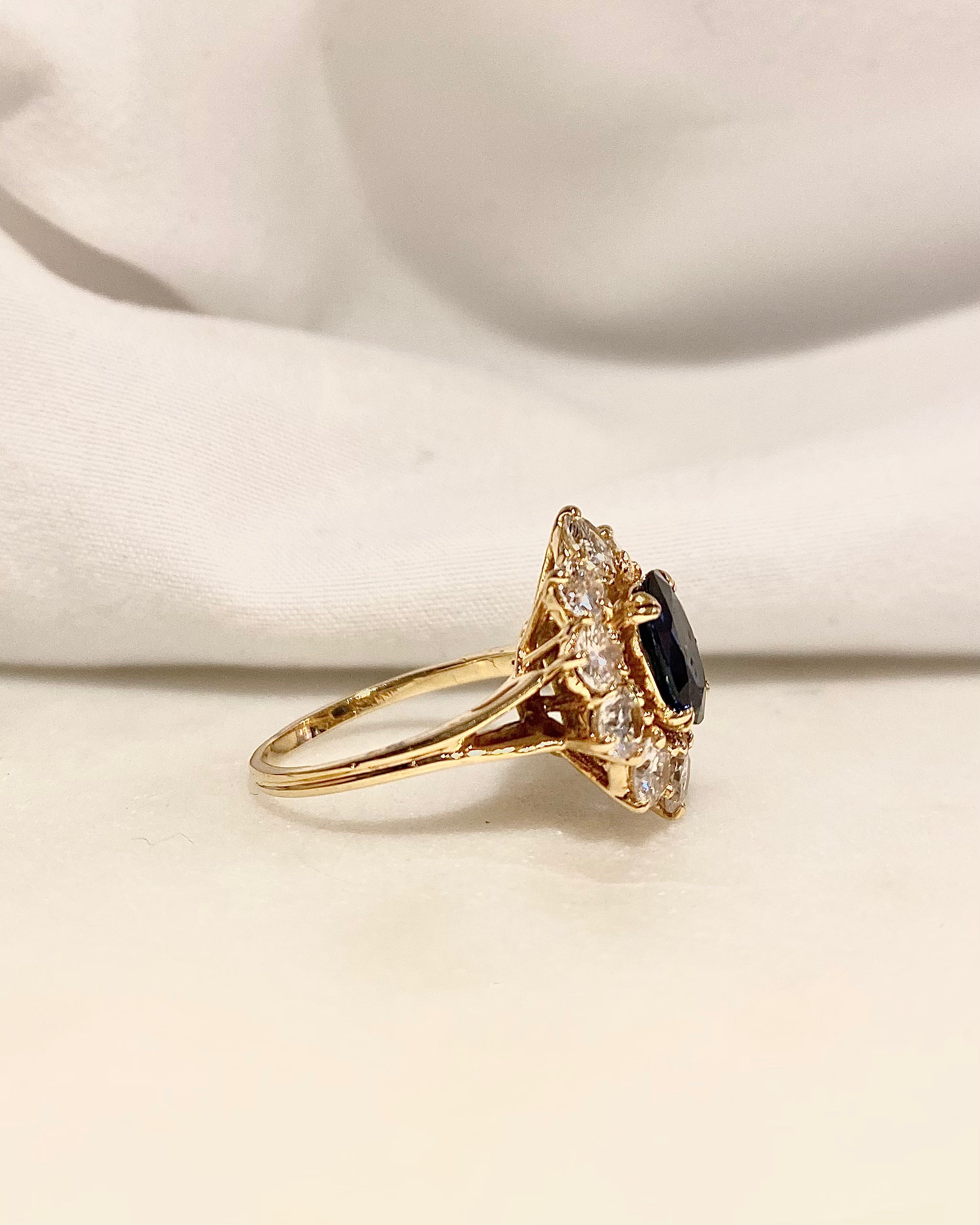 Bague Marguerite Saphir 1.20 carat &amp; Diamants 2 carats "Eleonore"