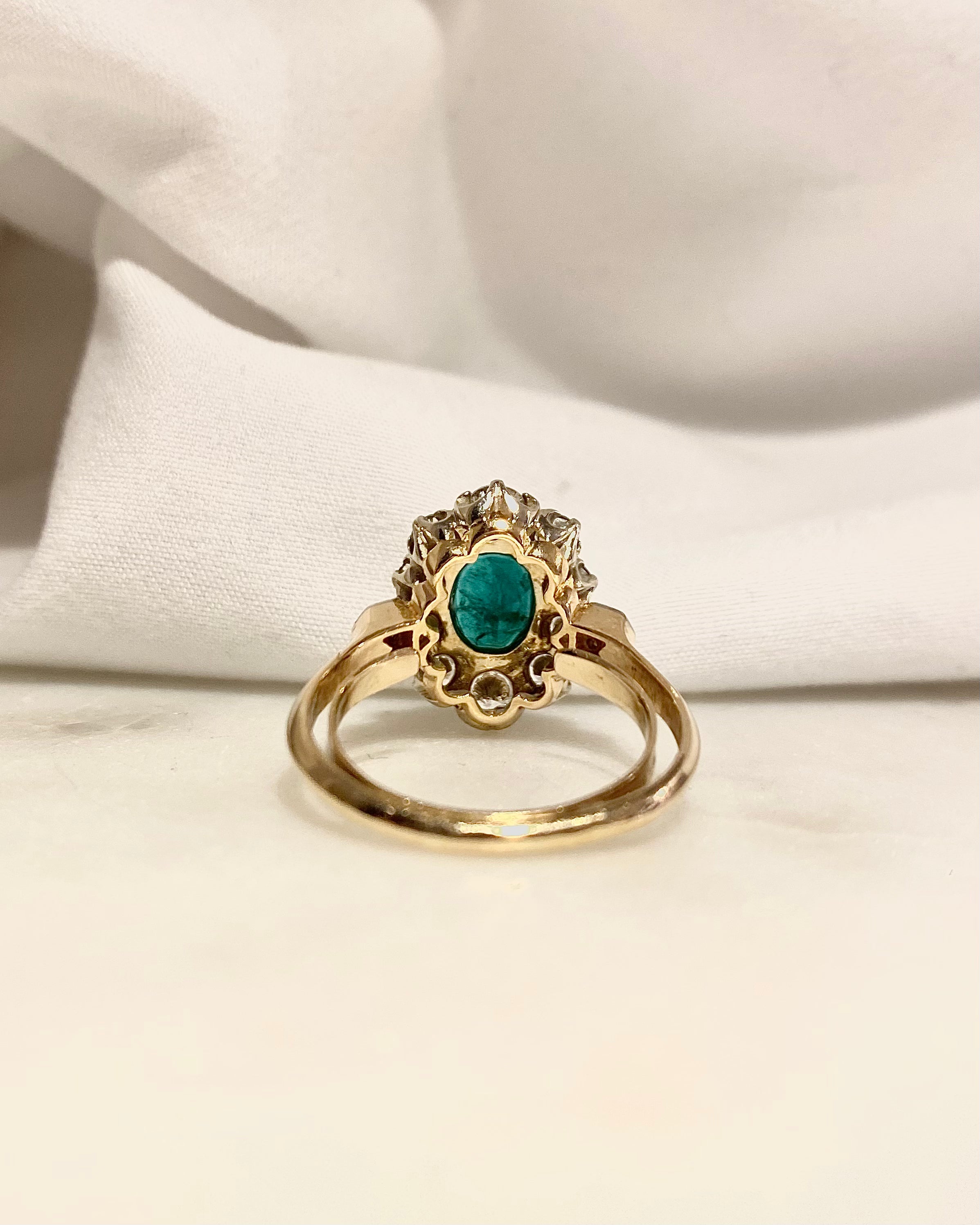 Anillo Margarita Art-déco Esmeralda 1.40 quilates y Diamantes "Jasmine"