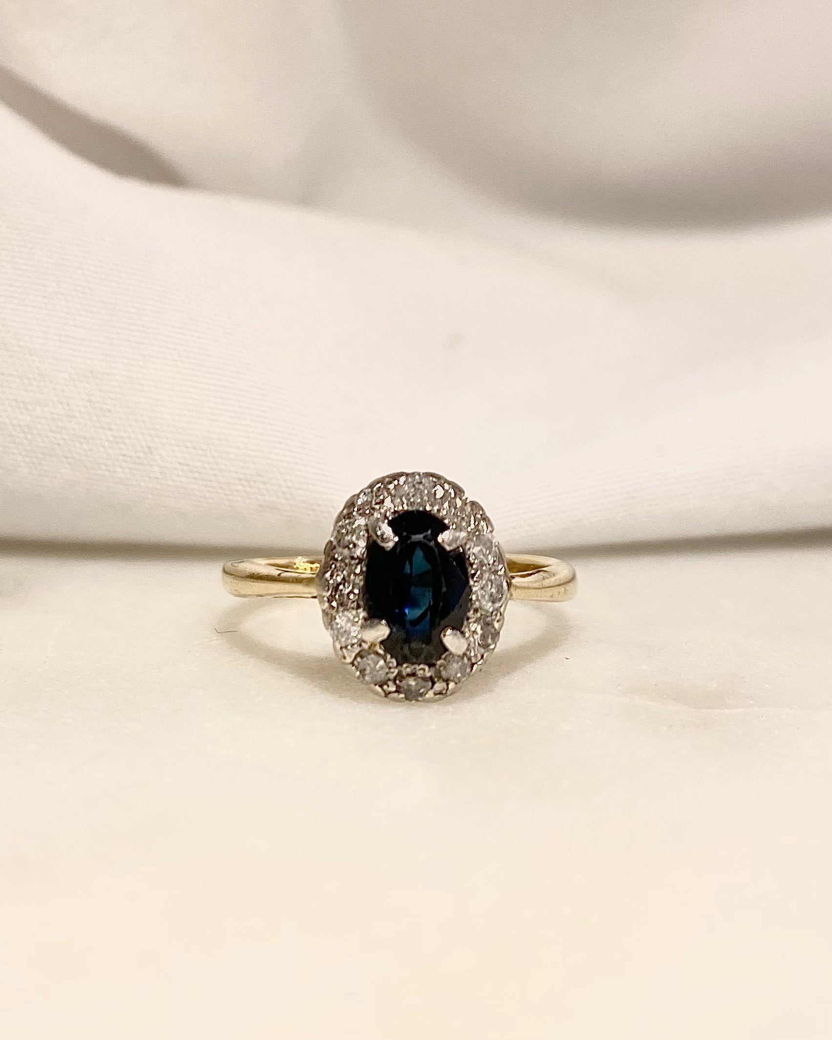 Anillo Margarita Zafiro 1 quilate y Diamantes "Esther"