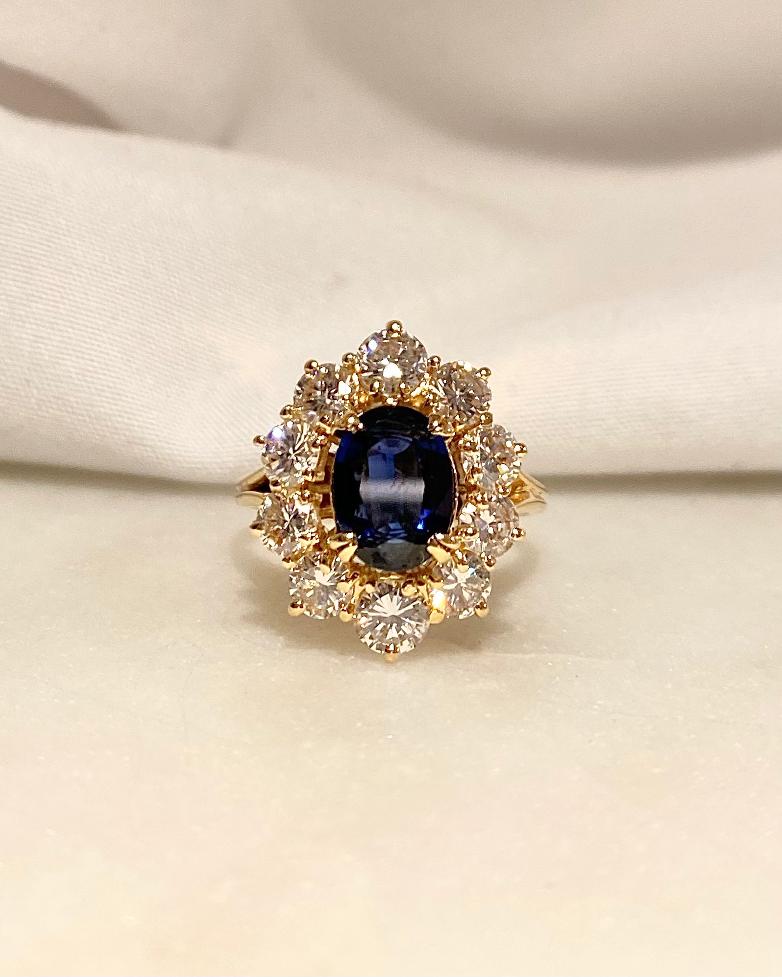 Bague Marguerite Saphir 1.20 carat &amp; Diamants 2 carats "Eleonore"