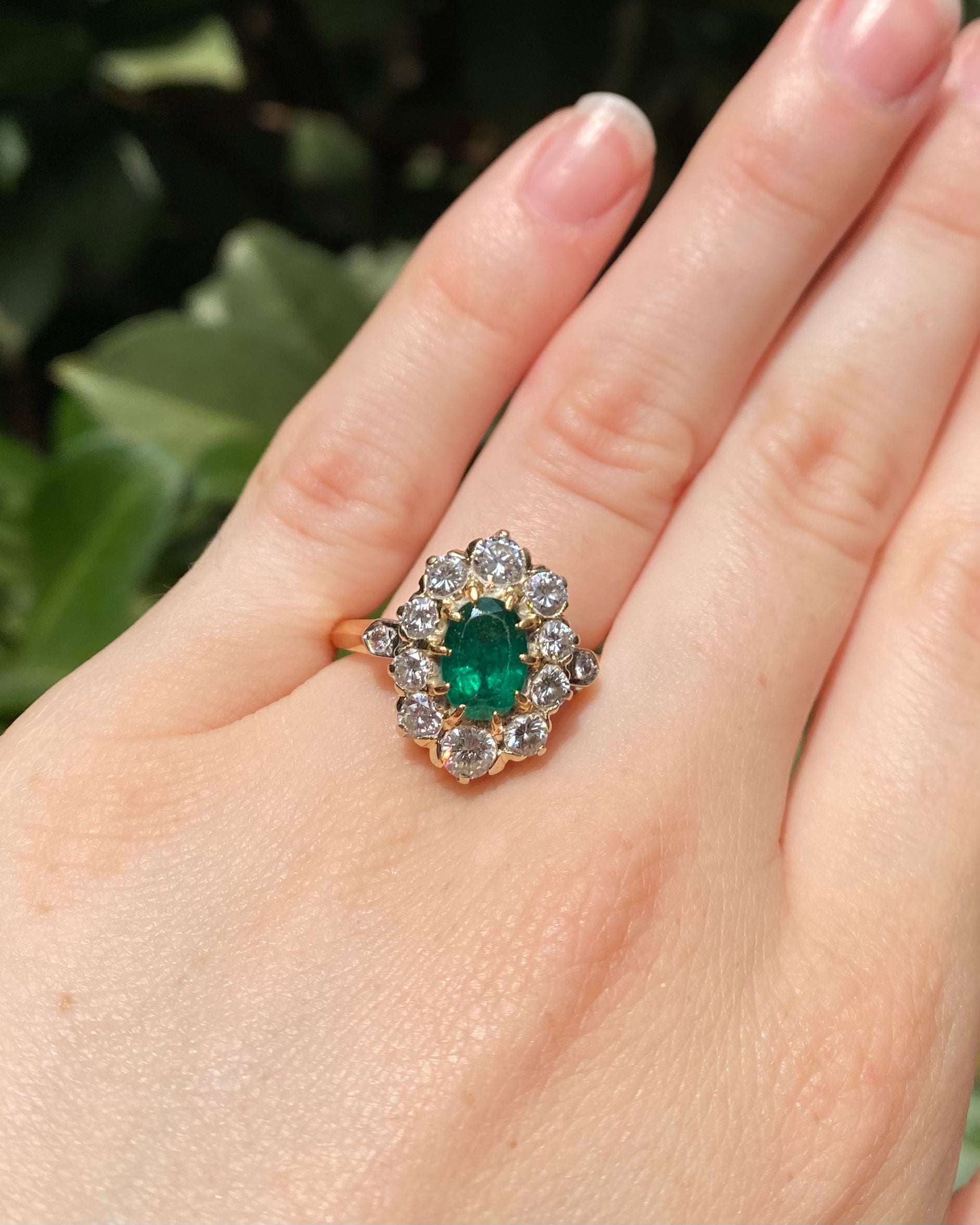 Anillo Margarita Art-déco Esmeralda 1.40 quilates y Diamantes "Jasmine"