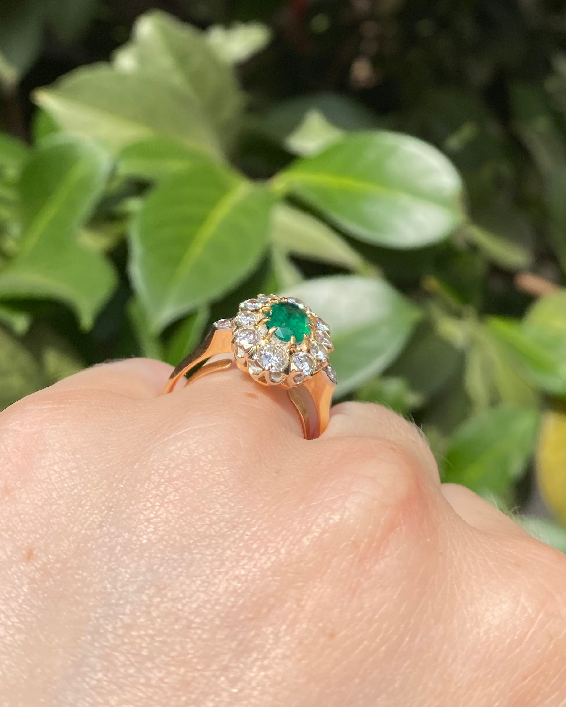 Anillo Margarita Art-déco Esmeralda 1.40 quilates y Diamantes "Jasmine"